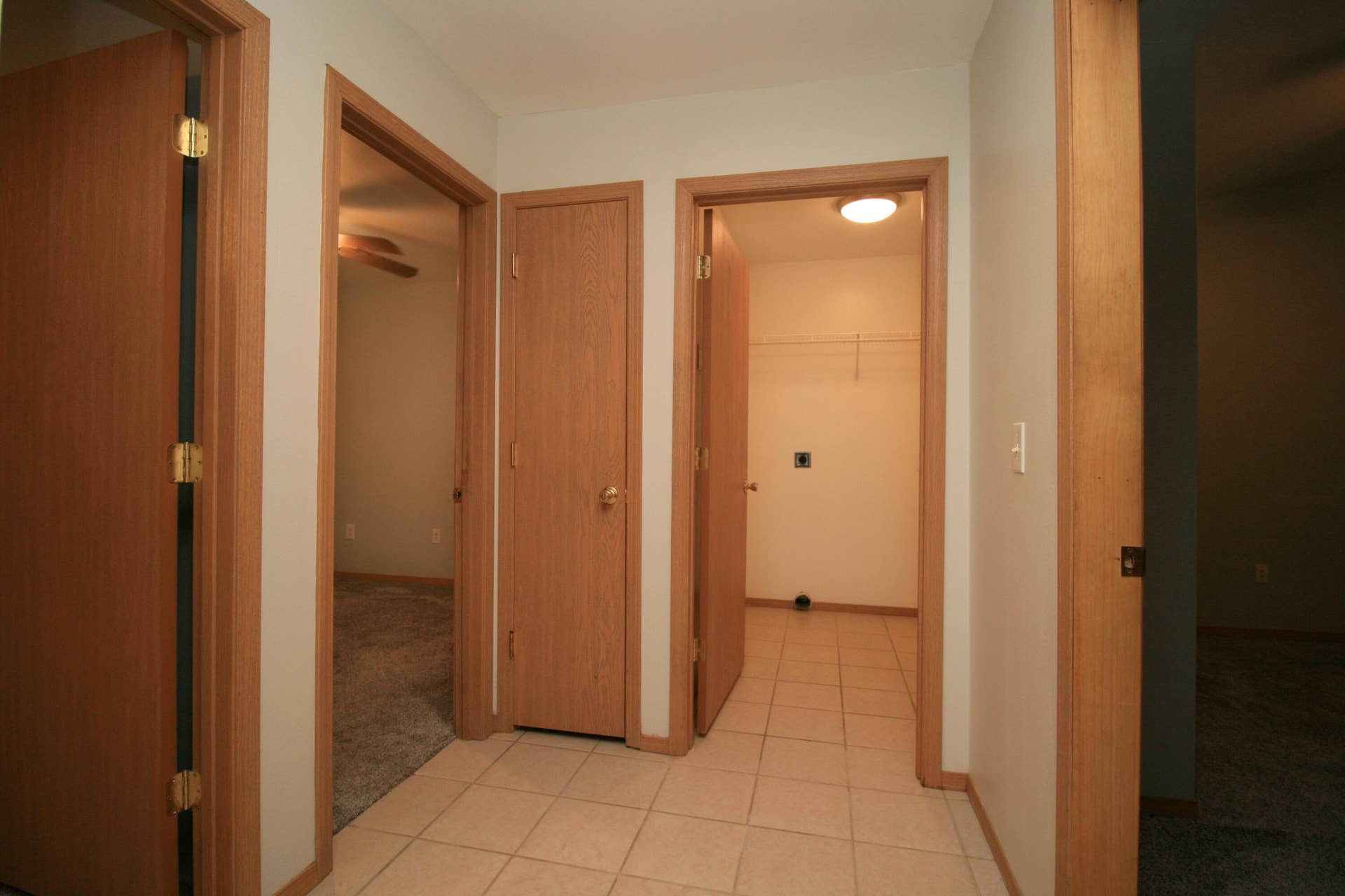 4040 Poplar Road, Merriam Woods, MO 65740 laundry view from hall