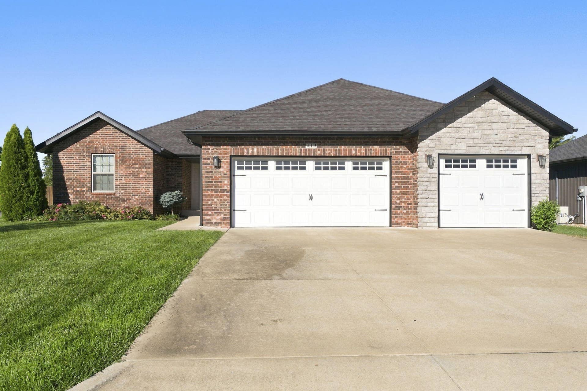 413 Maplecrest Front