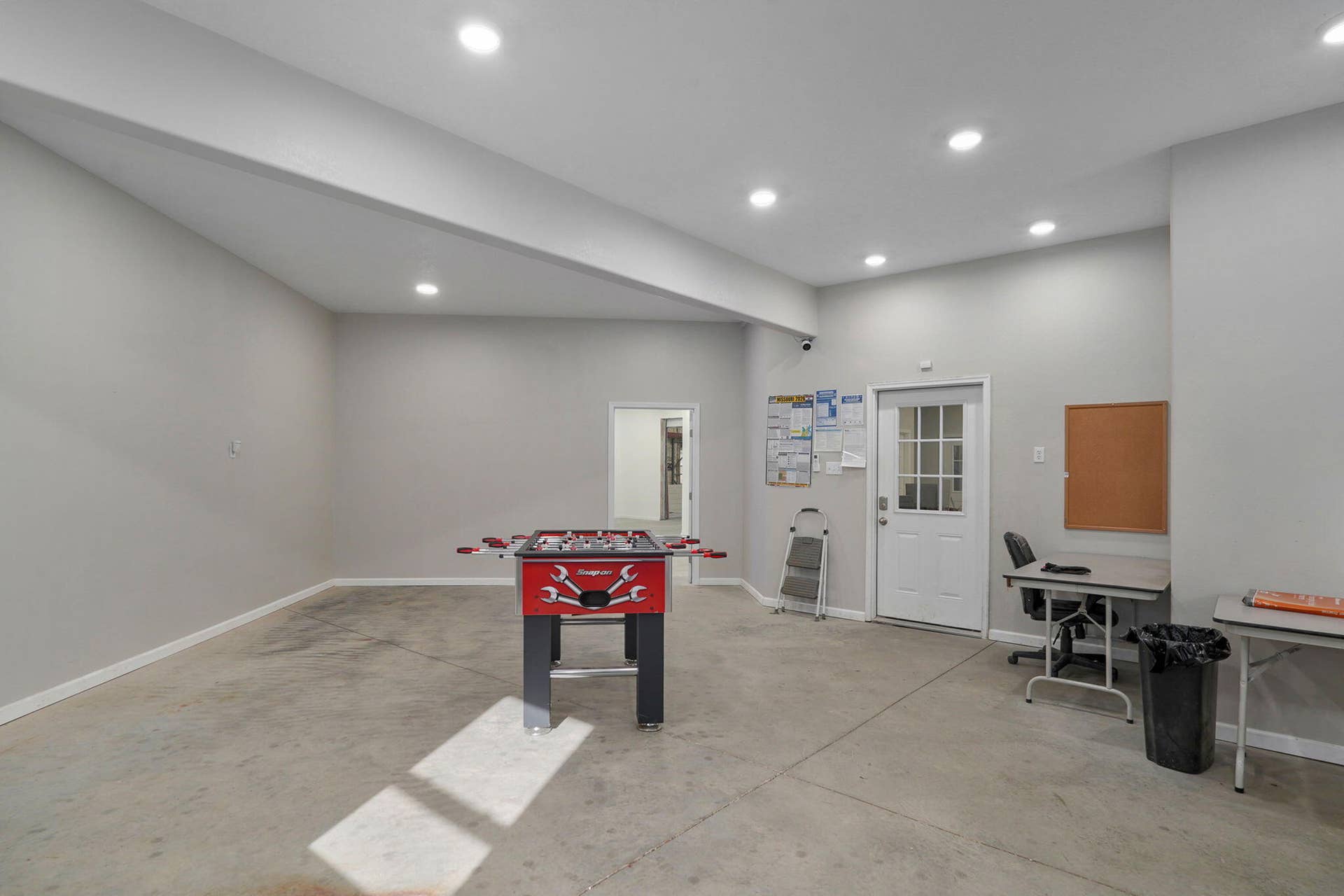 708 White Oak Rd-9