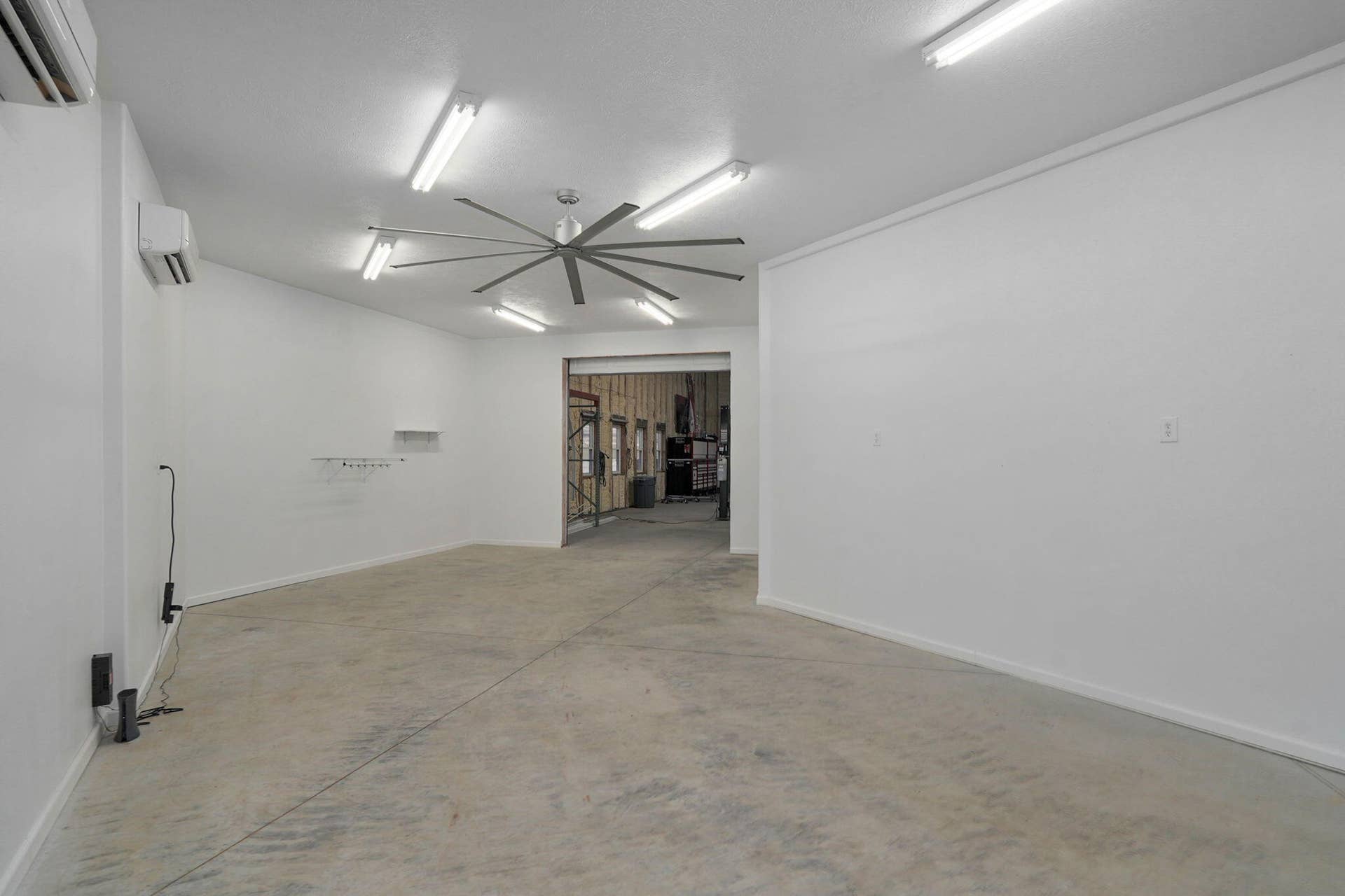 708 White Oak Rd-10
