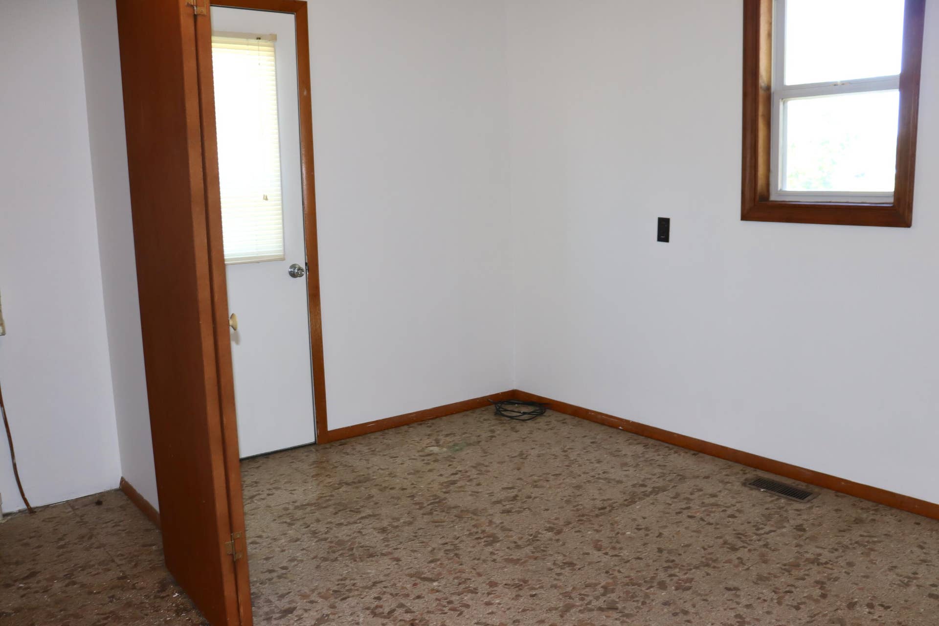 232 E Miller Street, Mansfield, MO 65704 IMG_8203