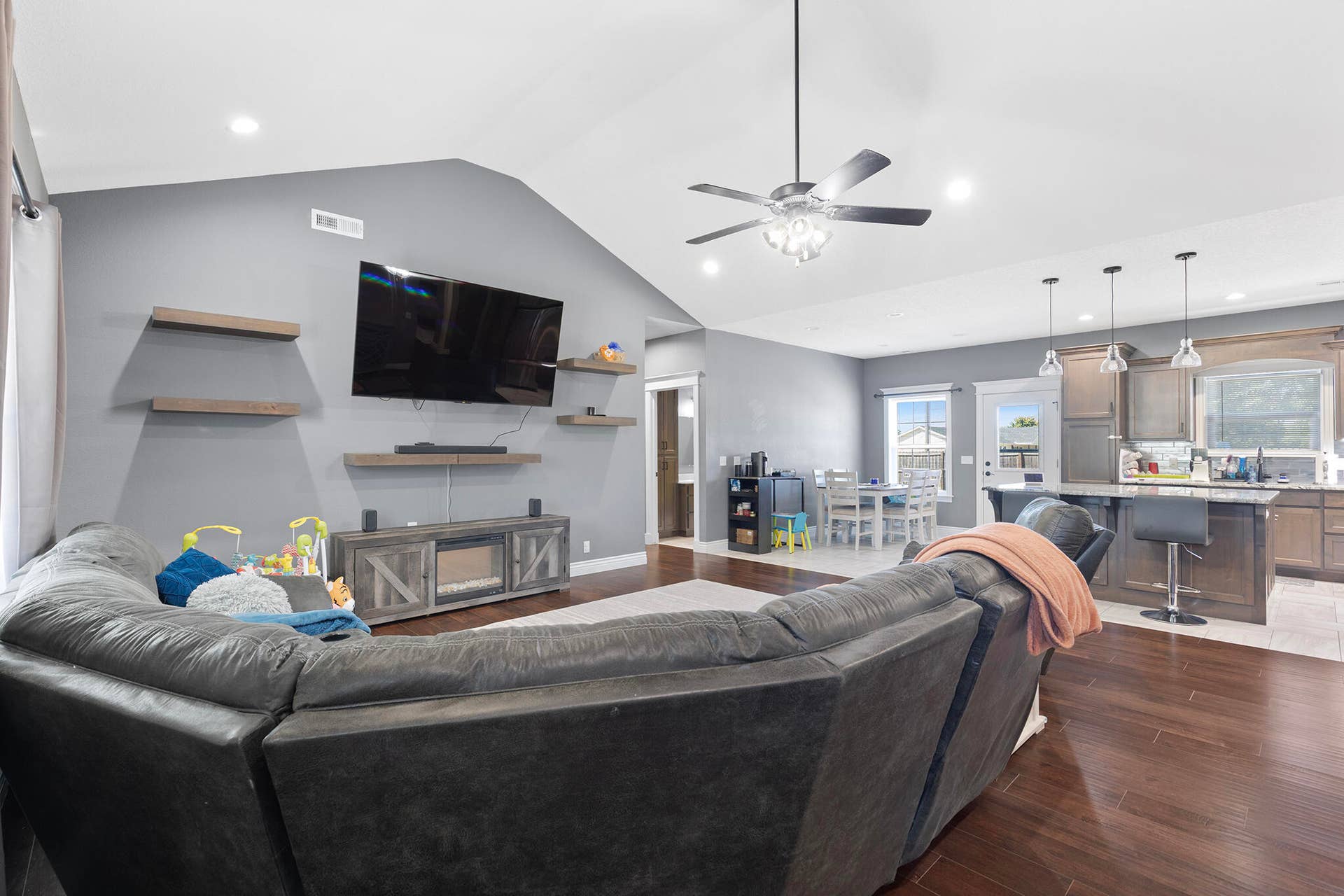 2207 W Greystone Square, Webb City, MO 64870 3U5A4313
