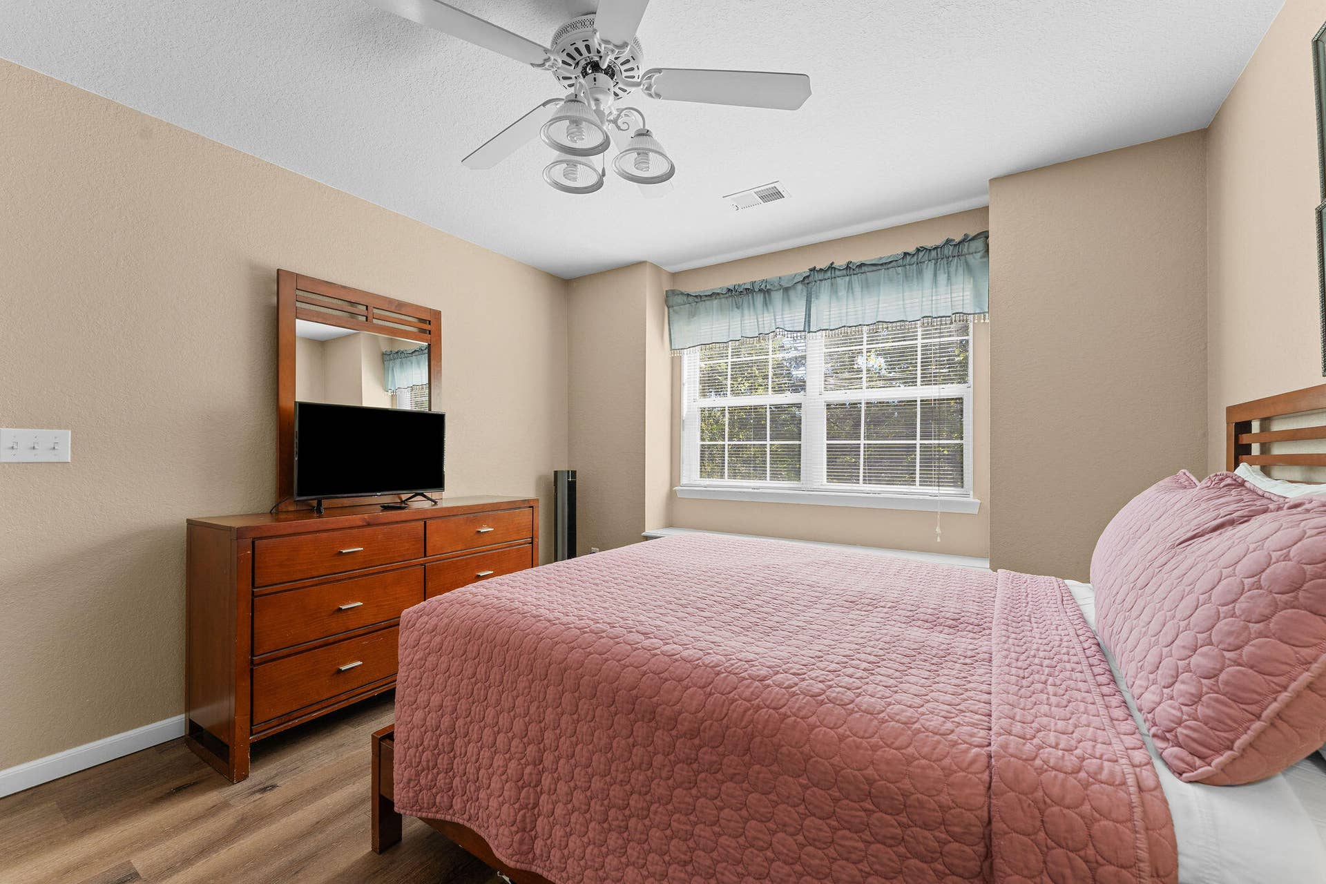 545 Valley View Road, #E-101, Branson, MO 65616 545 Valley View E-101 Branson, MO 65616