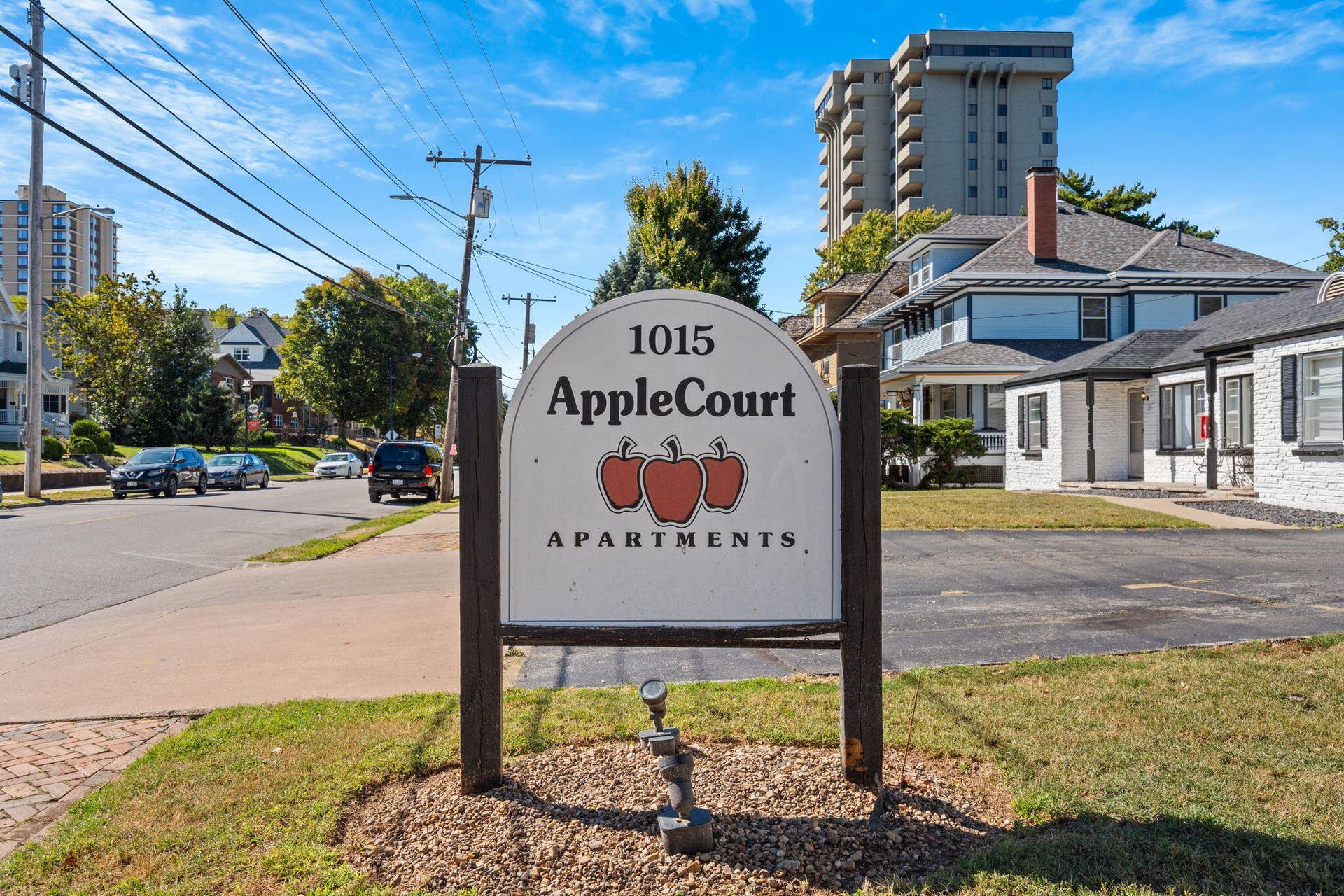 1015 E Walnut Street, Springfield, MO 65806 2-web-or-mls-DSC06129