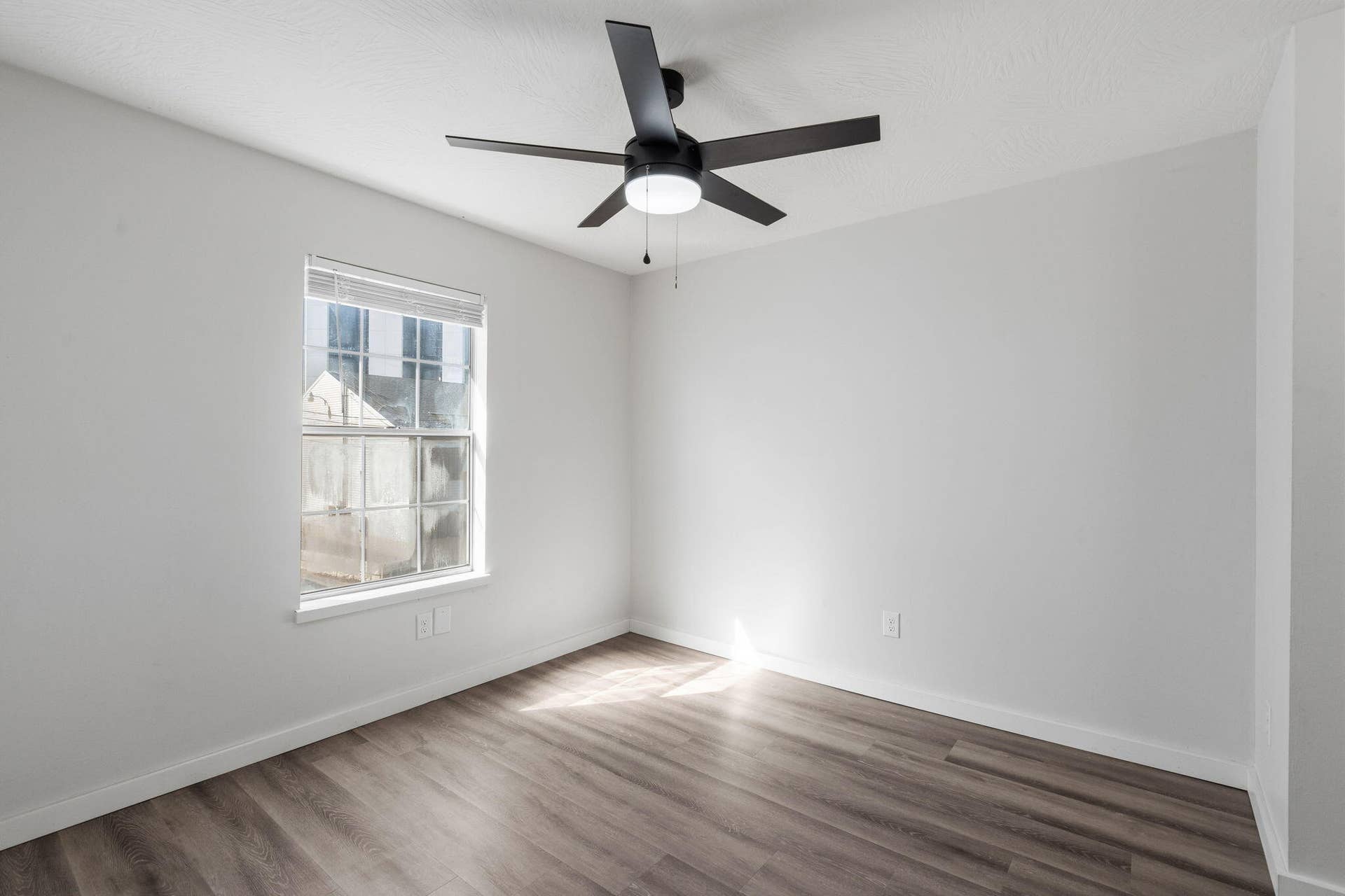 1015 E Walnut Street, Springfield, MO 65806 16-web-or-mls-DSC06182