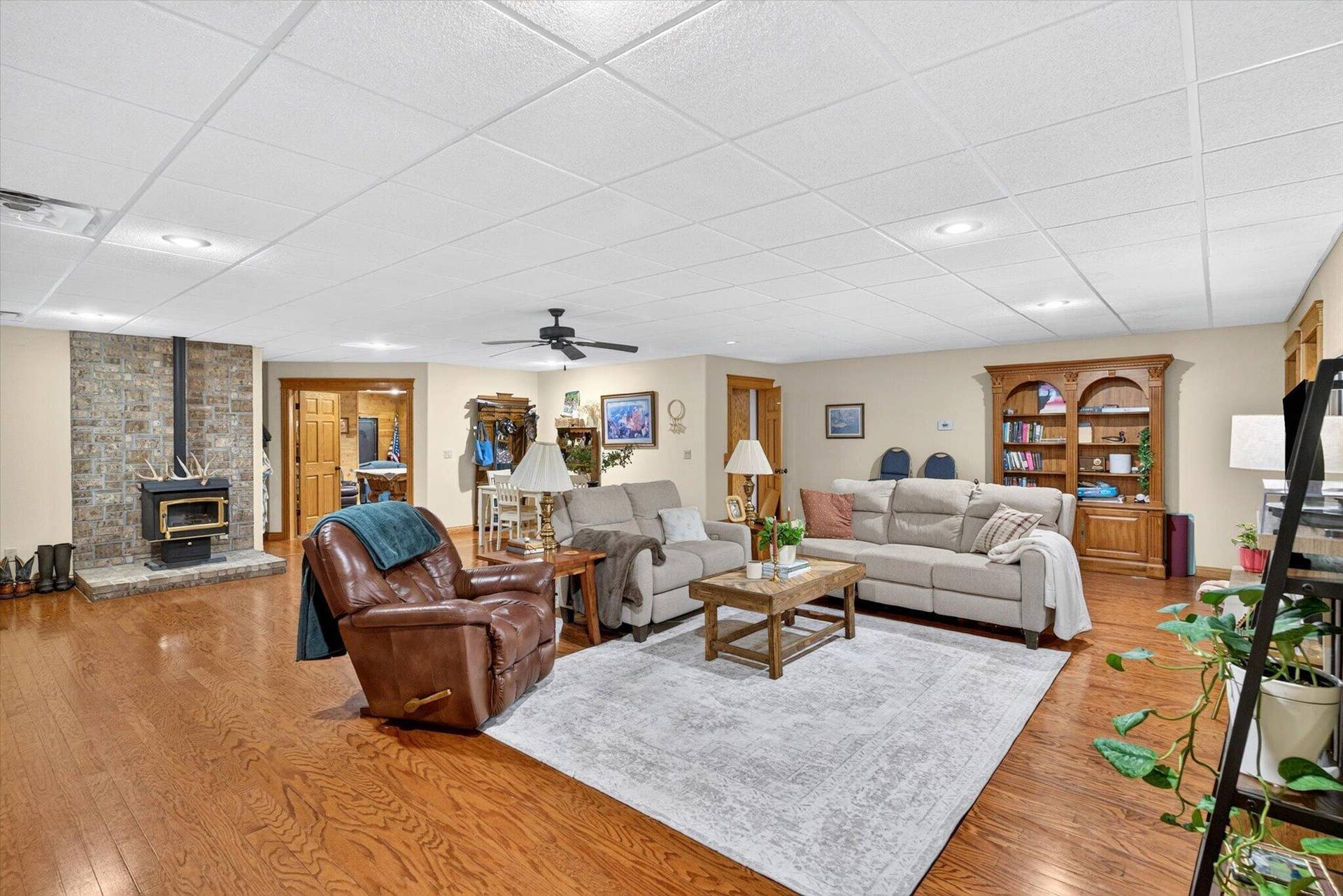 6279 N Farm Road 215, Strafford, MO 65757 056-Lower Living Room