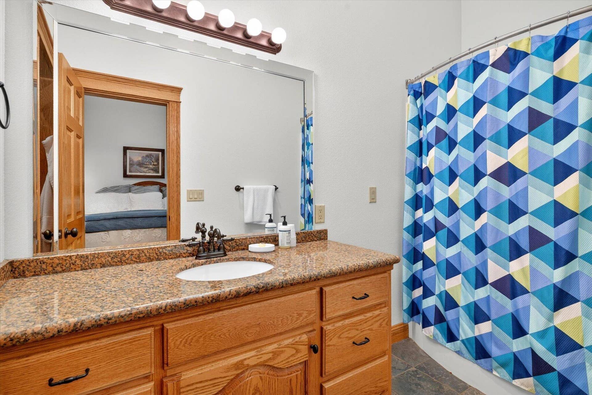 6279 N Farm Road 215, Strafford, MO 65757 054-Bath 4