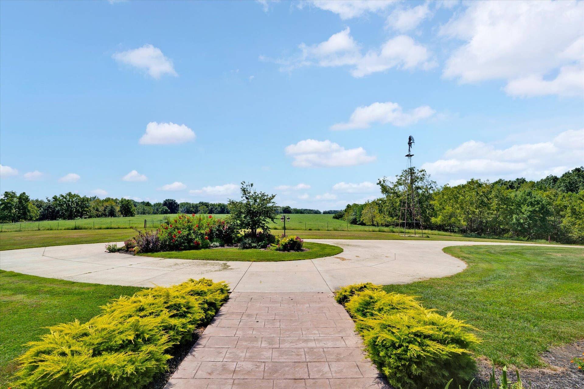 6279 N Farm Road 215, Strafford, MO 65757 093-Circle Drive and View to South