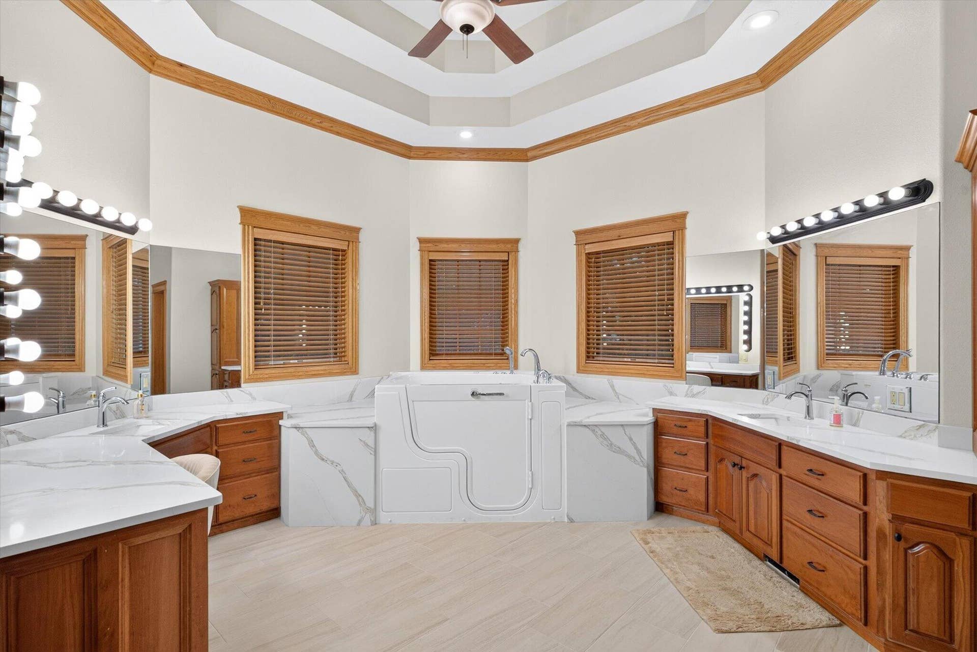 6279 N Farm Road 215, Strafford, MO 65757 040-Primary Bathroom
