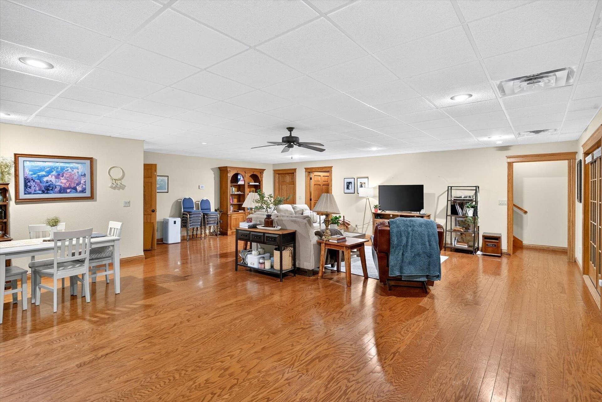 6279 N Farm Road 215, Strafford, MO 65757 058-Lower Living Room