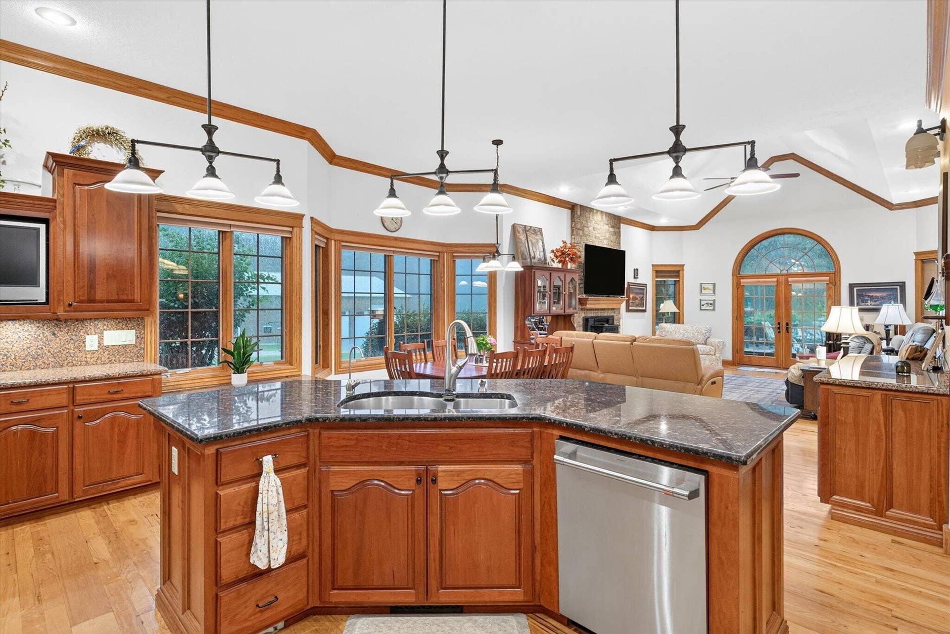 6279 N Farm Road 215, Strafford, MO 65757 031-Family Room to Kitchen