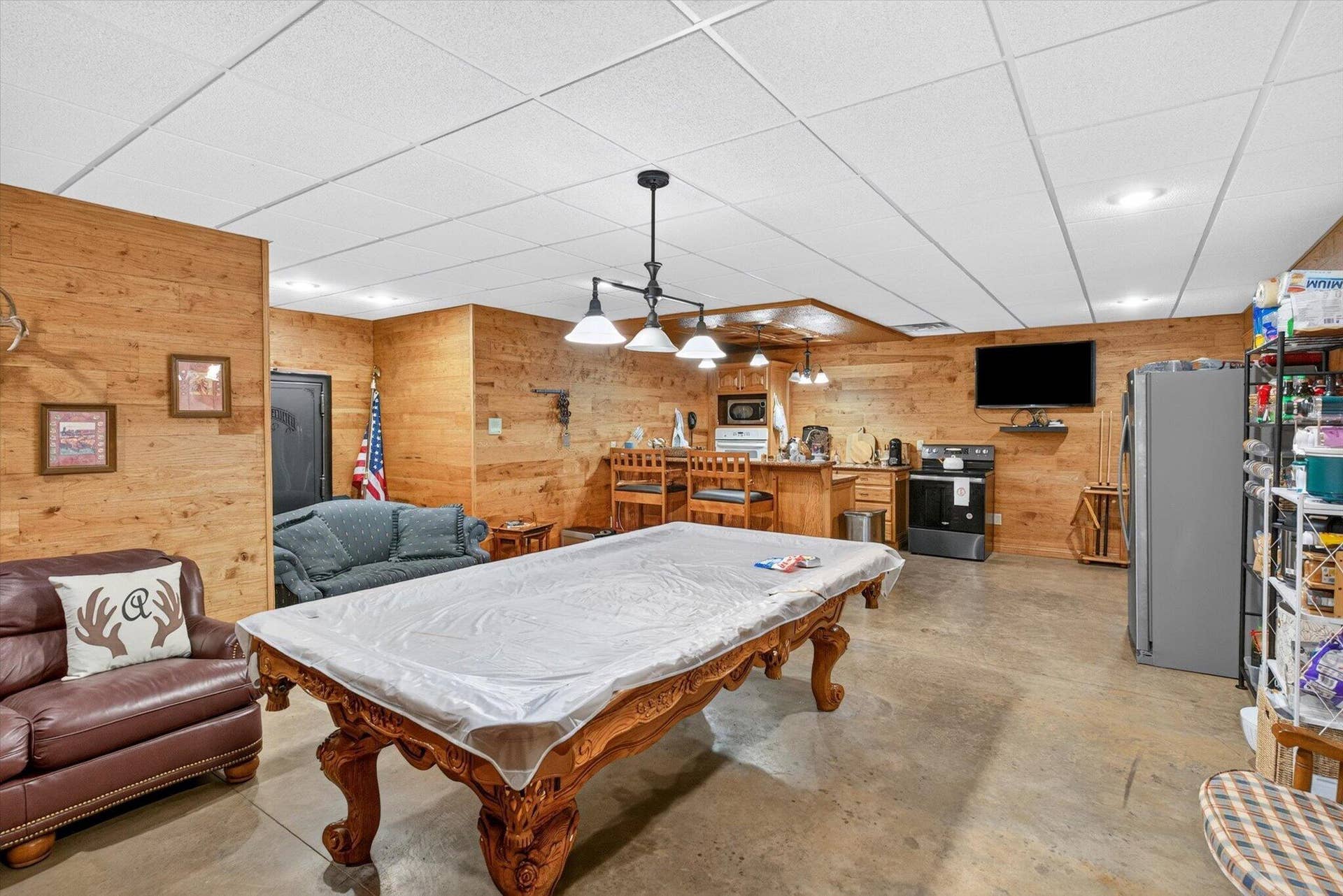 6279 N Farm Road 215, Strafford, MO 65757 062-Lower Kitchenette and gameroom