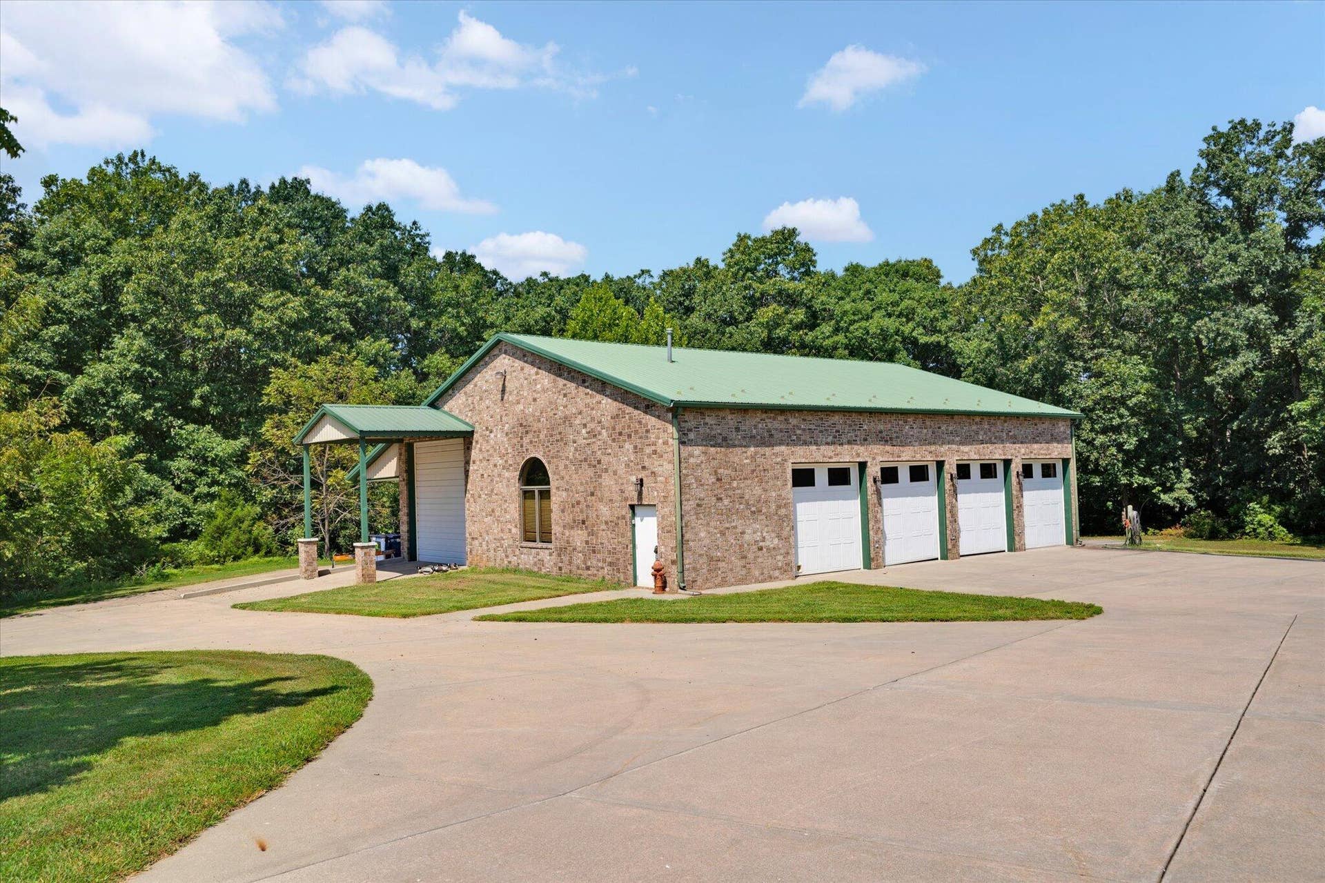 6279 N Farm Road 215, Strafford, MO 65757 081-Outside garage
