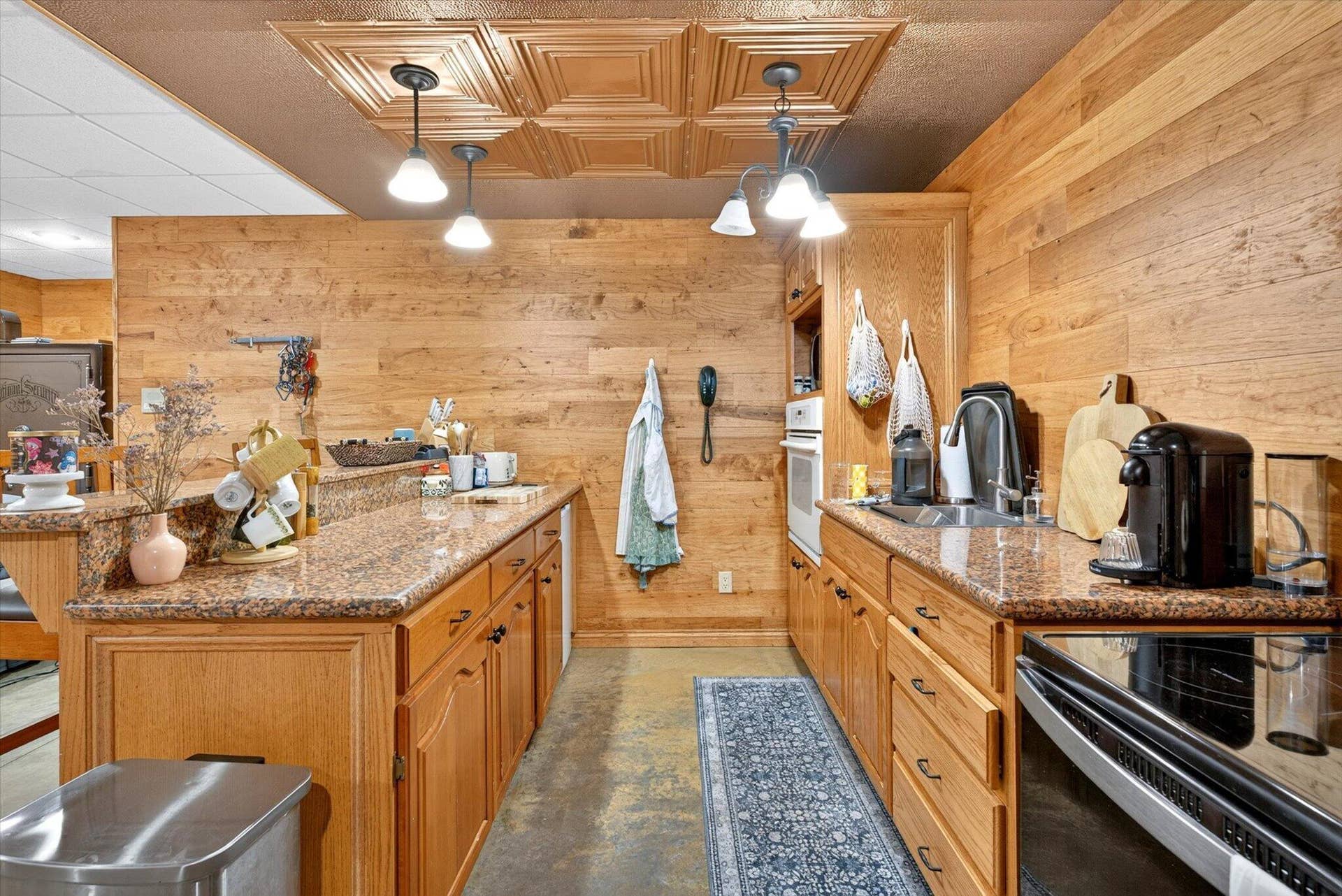 6279 N Farm Road 215, Strafford, MO 65757 064-Lower Kitchenette