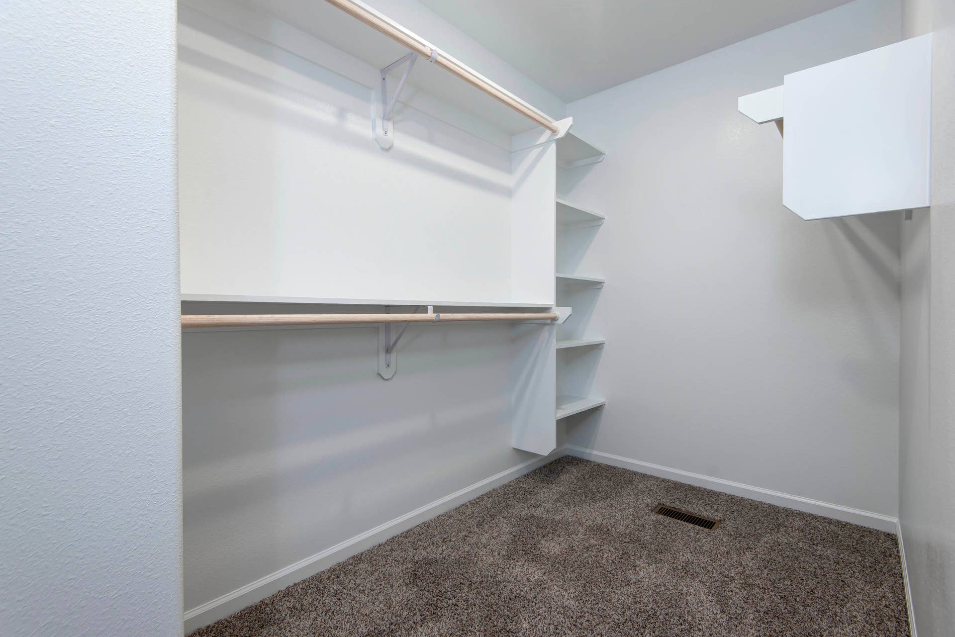 731 S Wheaton Hills Drive, #Lot 217, Nixa, MO 65714 Primary Closet