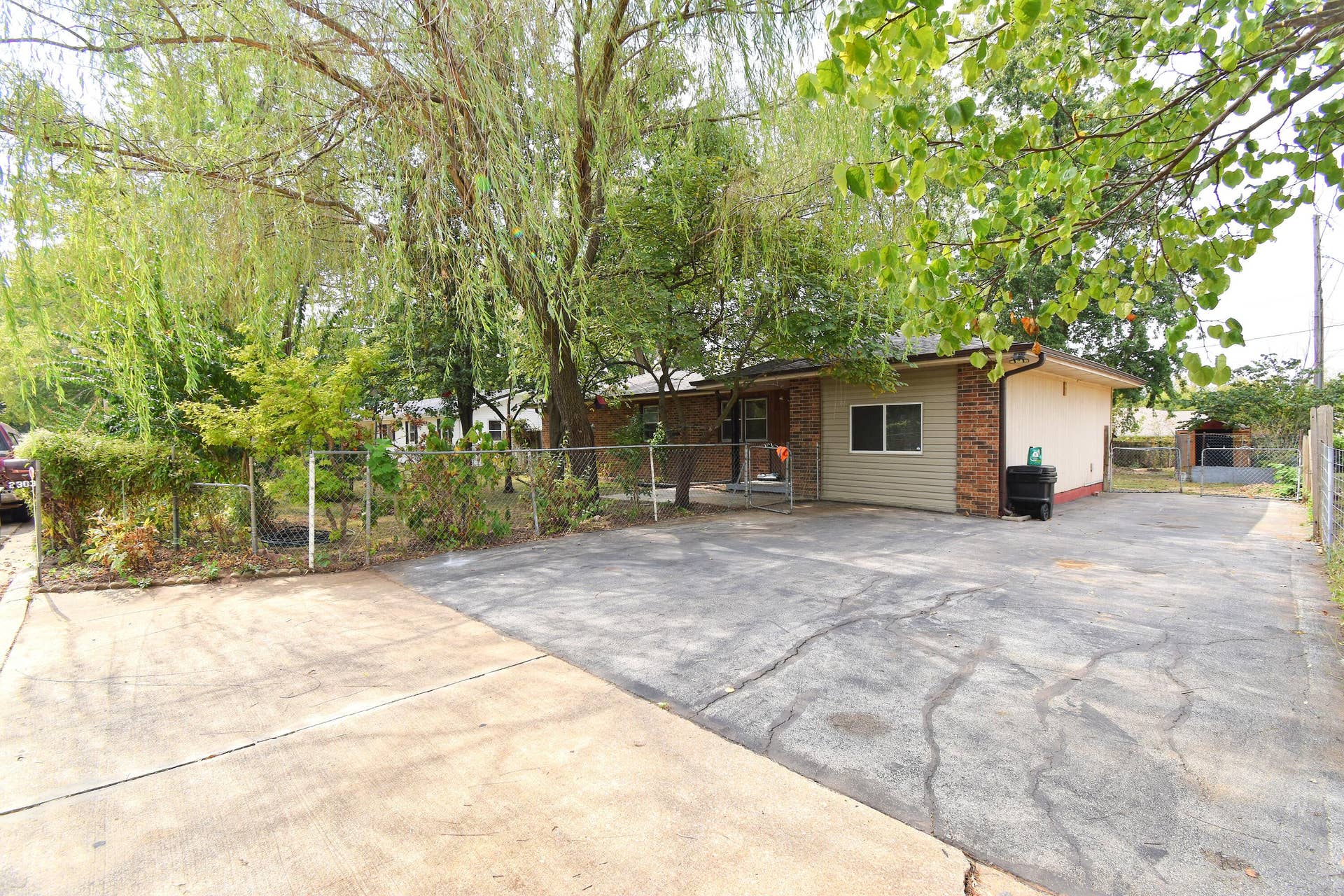 2303 S Orchard Avenue, Bolivar, MO 65613 DSC_1343