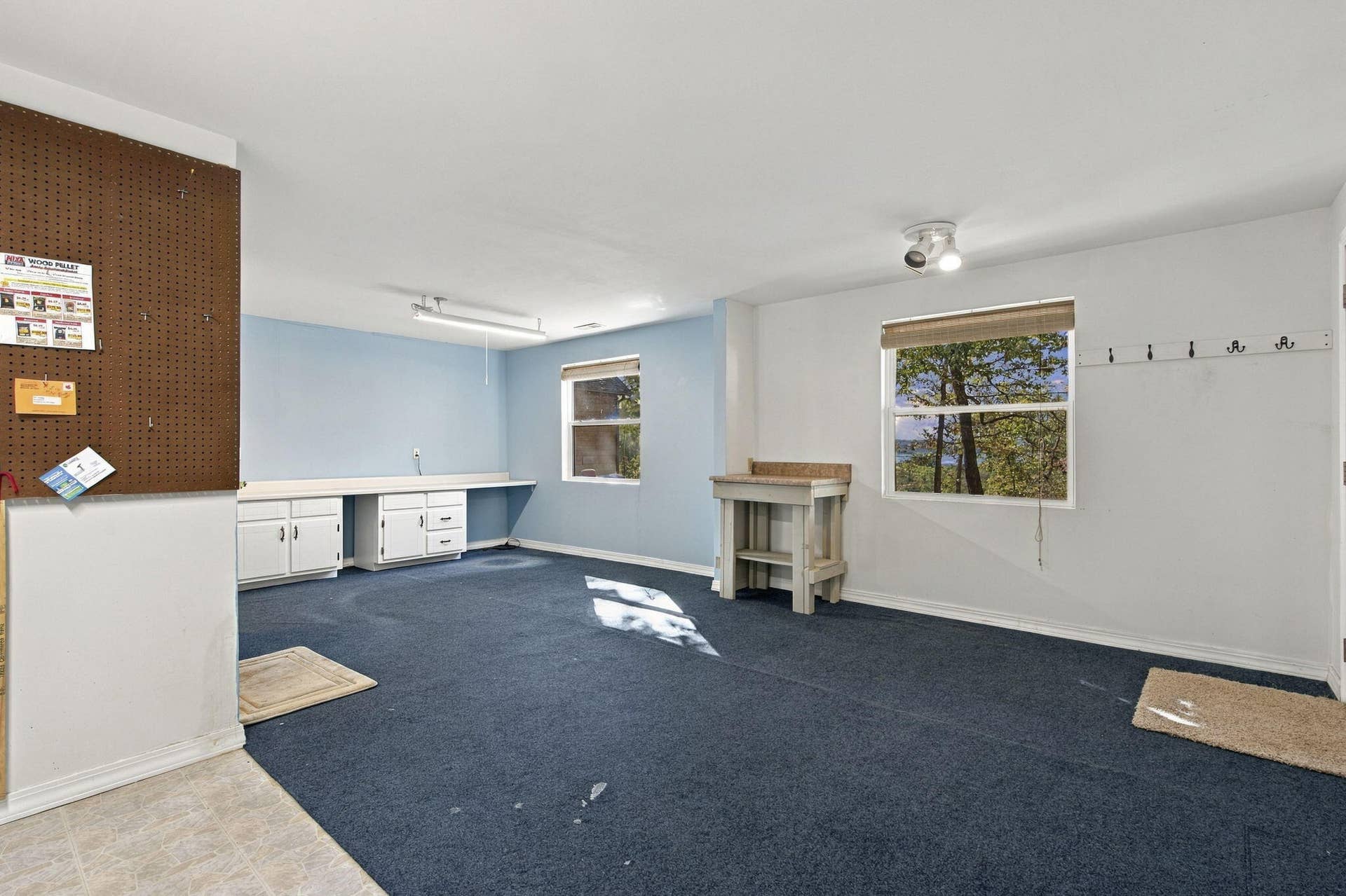 24 Lands End, Kimberling City, MO 65686 Hobby room or workshop