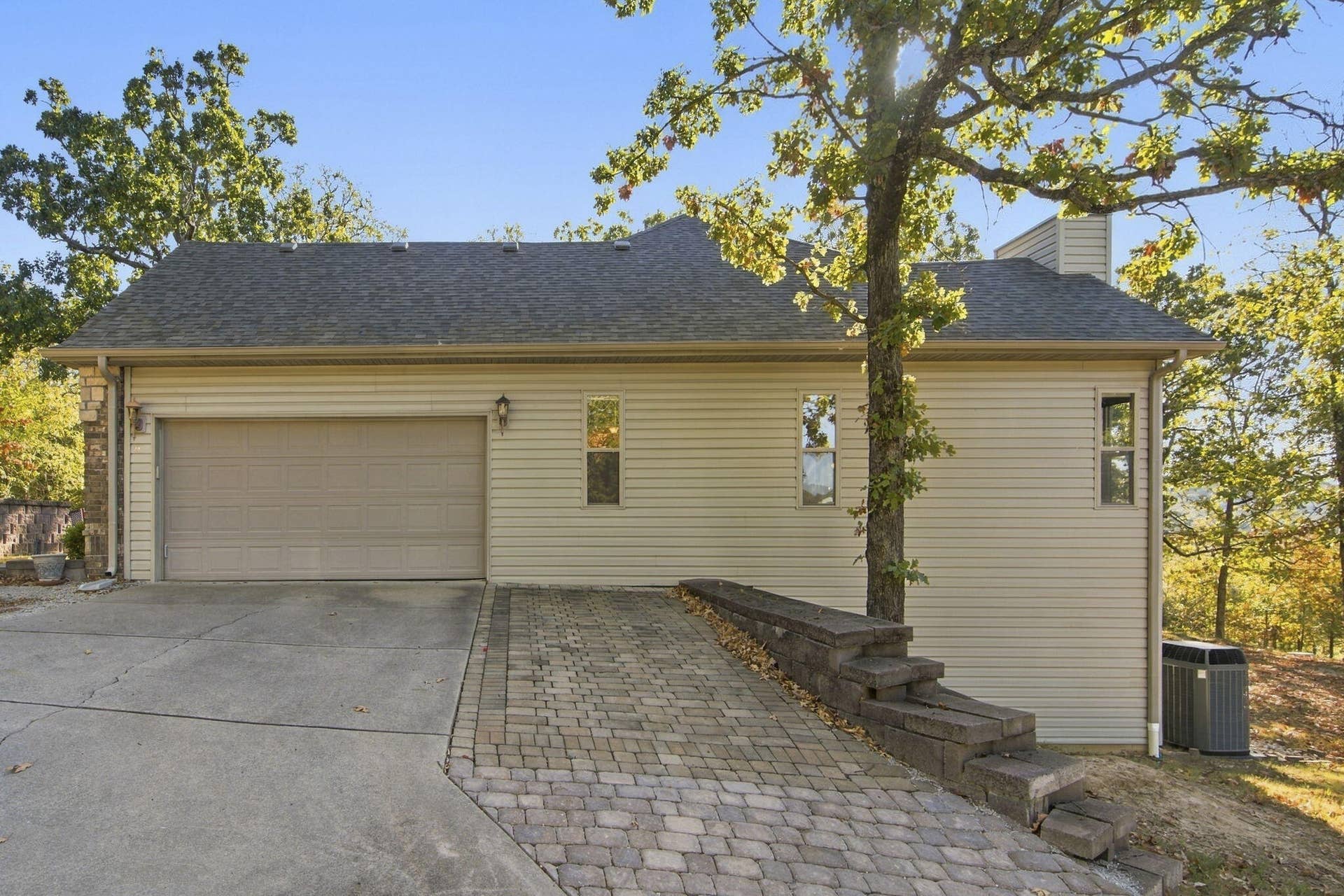 24 Lands End, Kimberling City, MO 65686 Double car garage