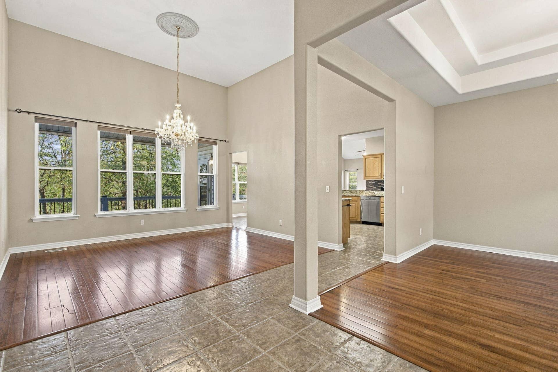 24 Lands End, Kimberling City, MO 65686 Entry into home