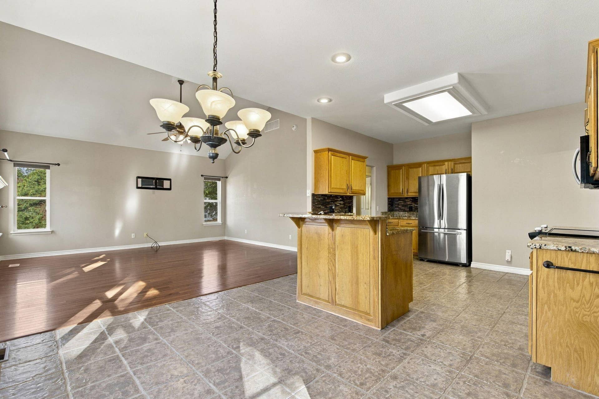 24 Lands End, Kimberling City, MO 65686 Dining to family room