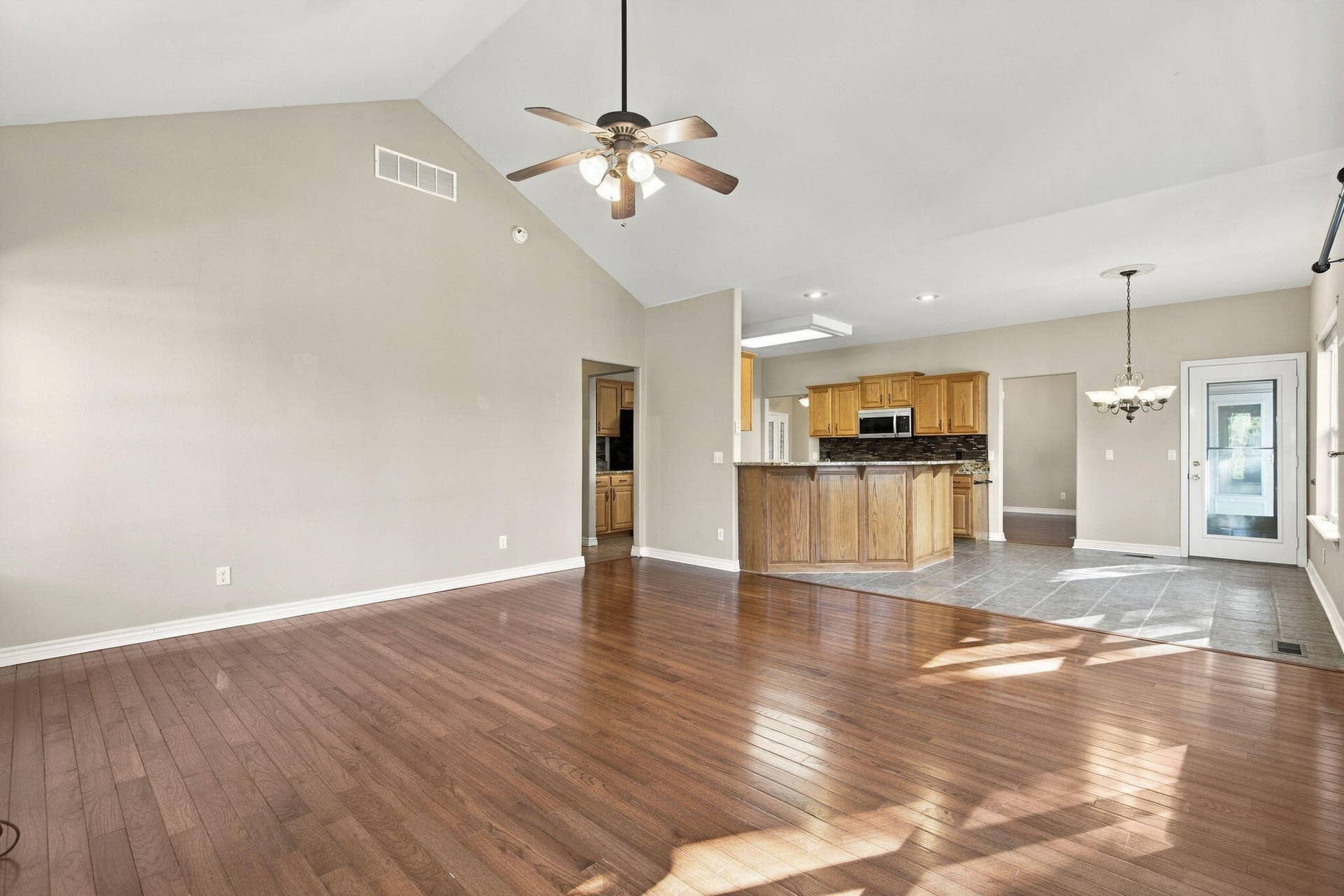 24 Lands End, Kimberling City, MO 65686 Family room