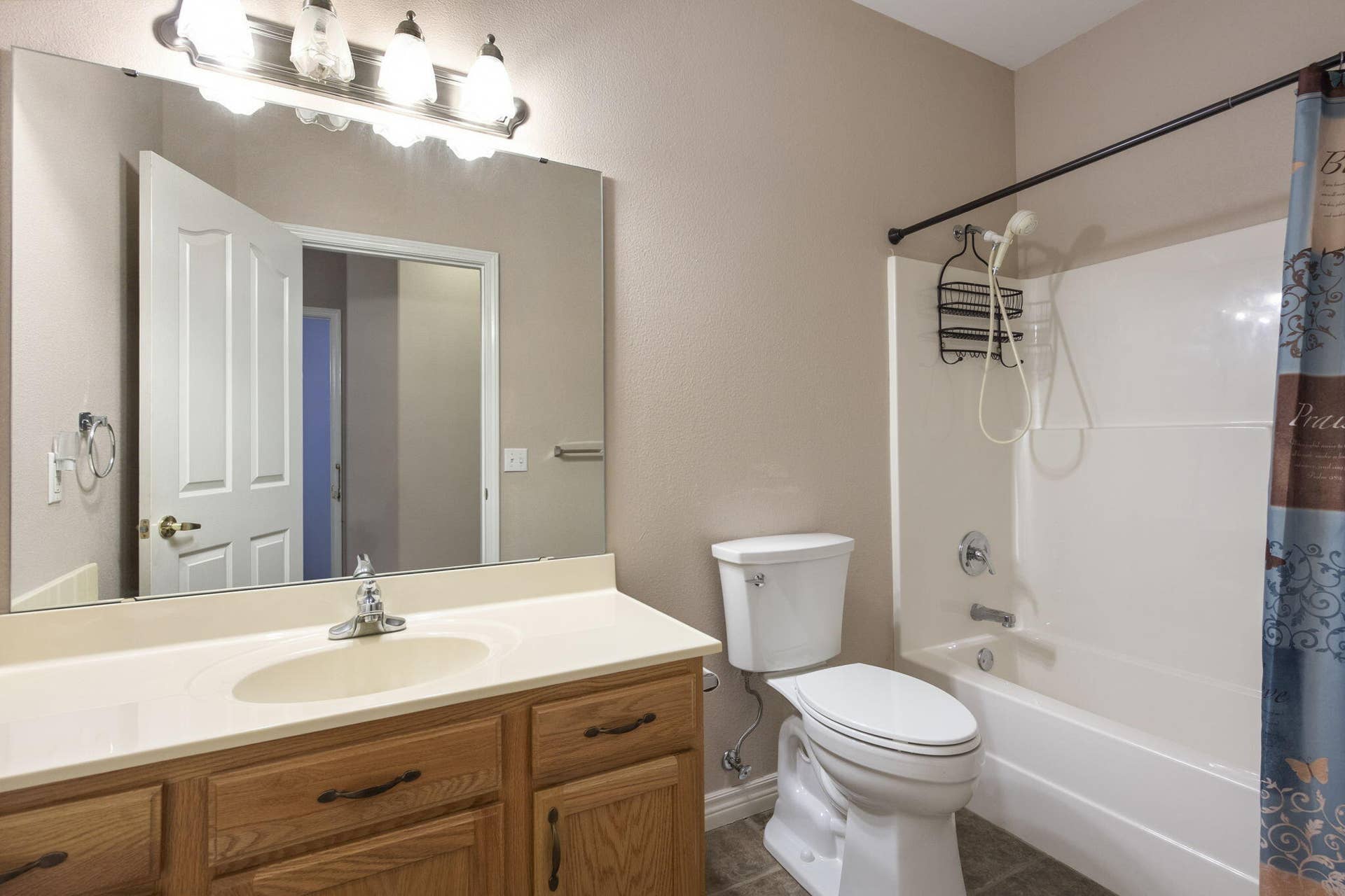 24 Lands End, Kimberling City, MO 65686 Main bath