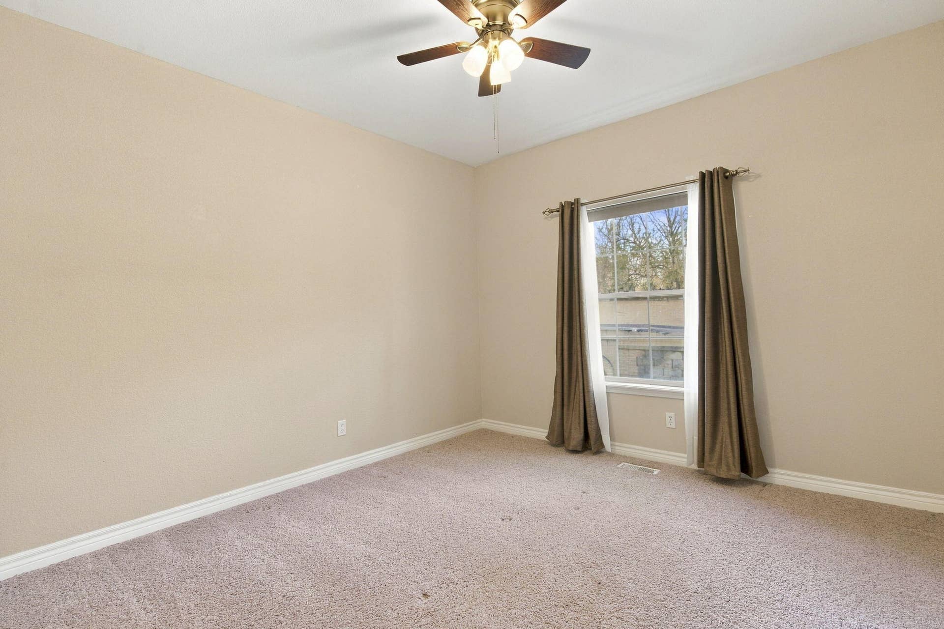 24 Lands End, Kimberling City, MO 65686 More of bedroom 2