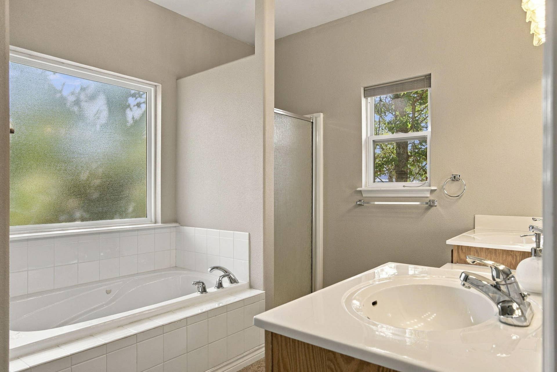 24 Lands End, Kimberling City, MO 65686 More of primary bath