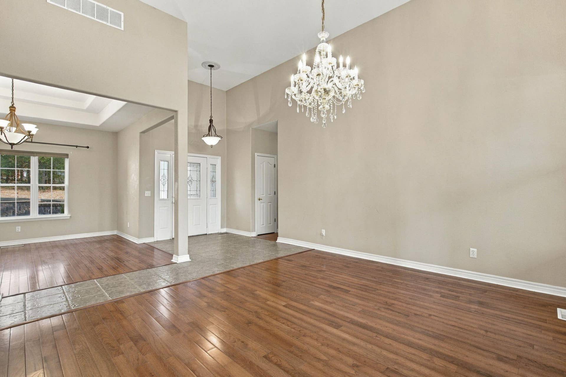 24 Lands End, Kimberling City, MO 65686 Formal dining/living space