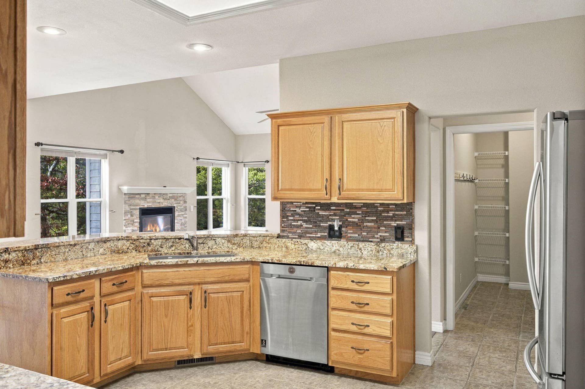 24 Lands End, Kimberling City, MO 65686 Plenty of counterspace