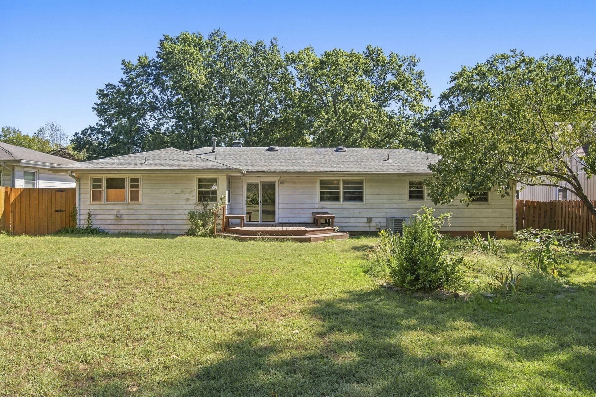 2141 S Luster Avenue, Springfield, MO 65804 27-web-or-mls-_DSC9934