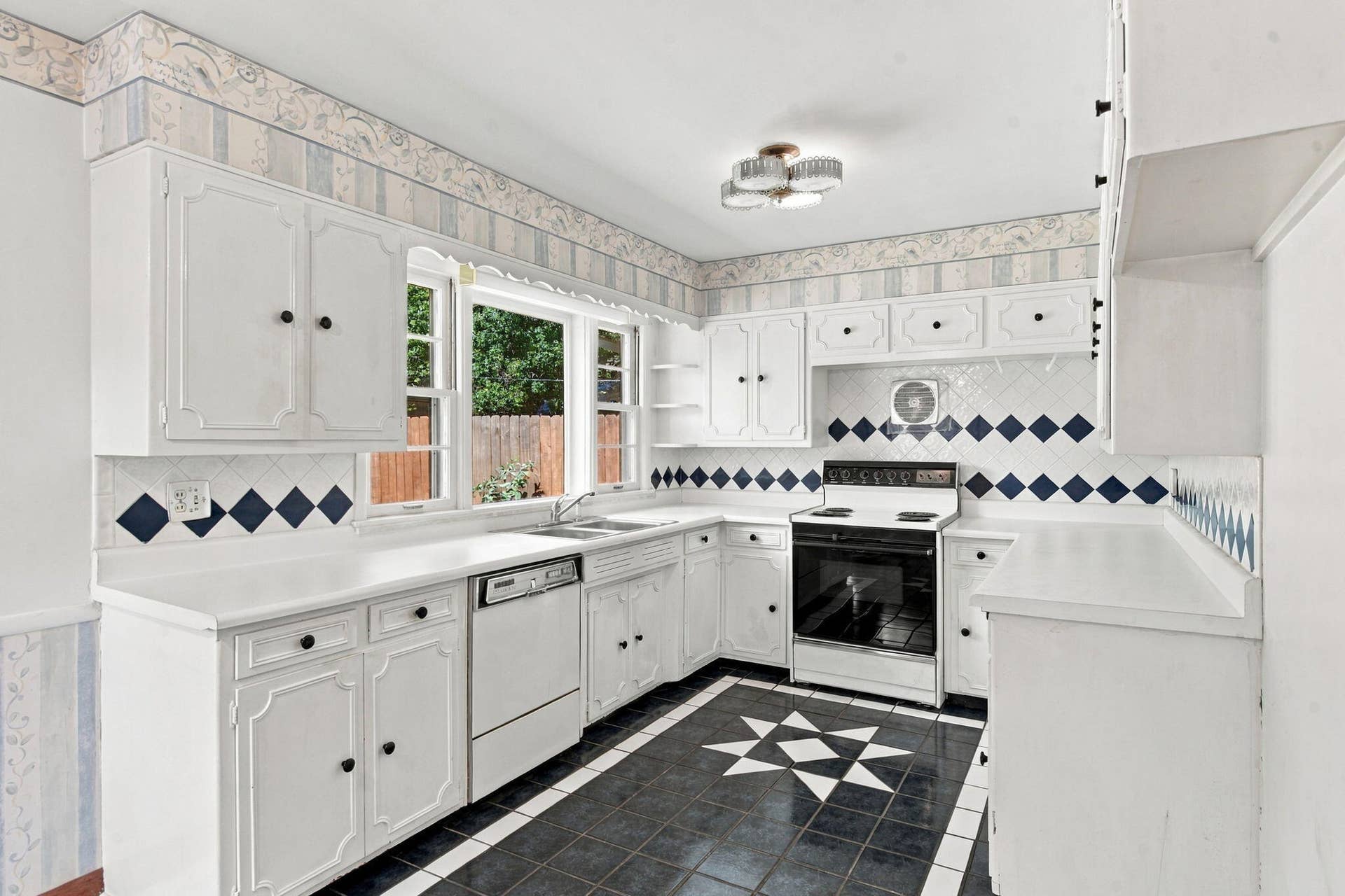 2141 S Luster Avenue, Springfield, MO 65804 11-web-or-mls-_DSC0028