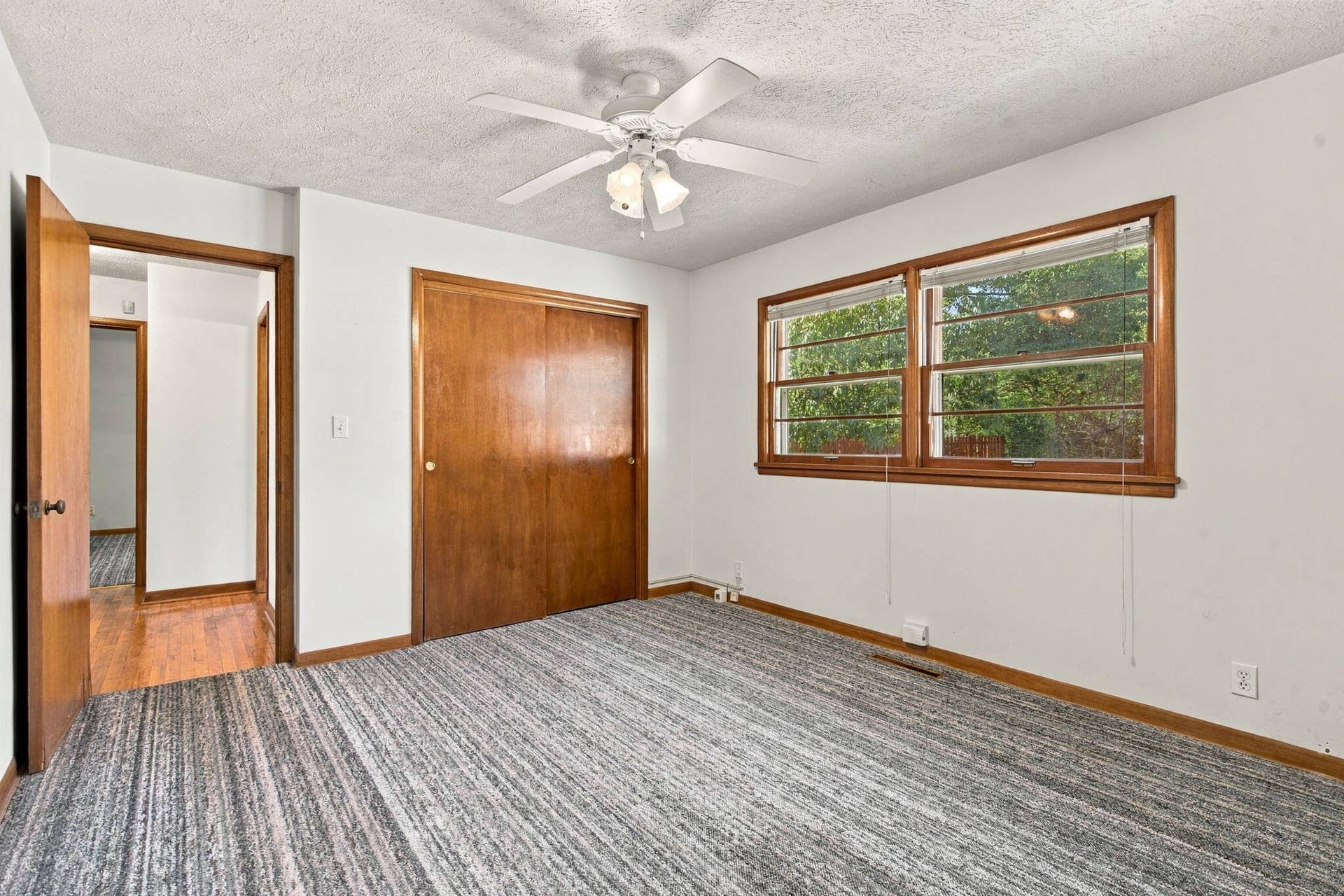 2141 S Luster Avenue, Springfield, MO 65804 16-web-or-mls-_DSC9982