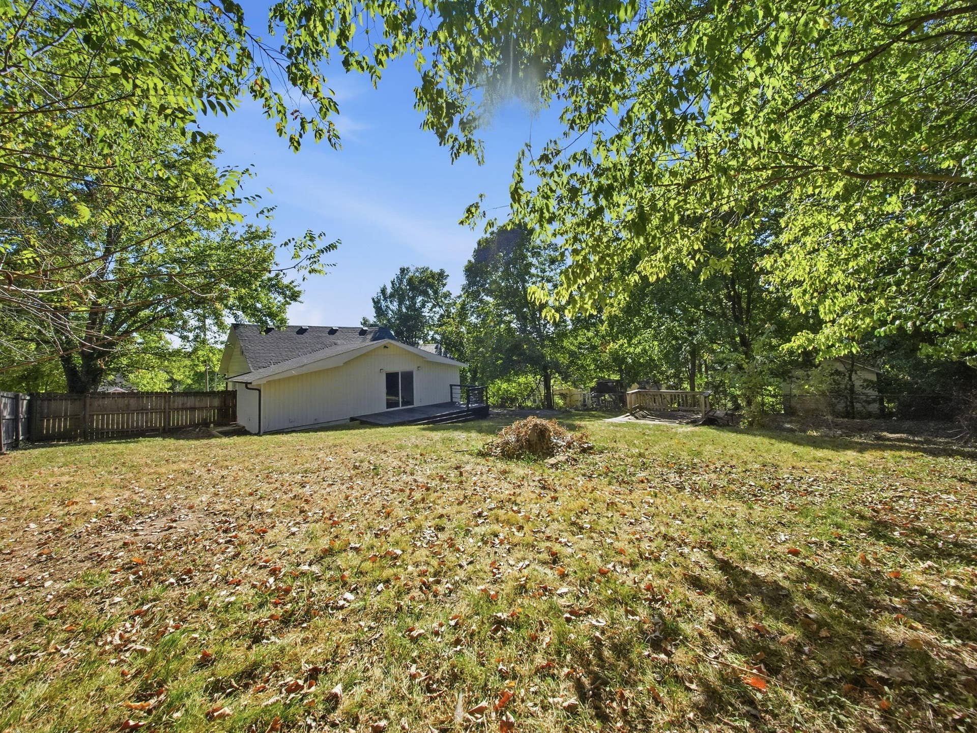 31-web-or-mls-24 - Backyard - Wide View
