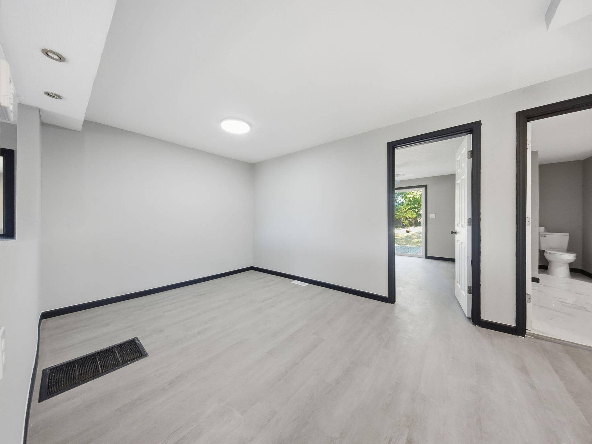 13-web-or-mls-10 - Dining Room - Bedroom