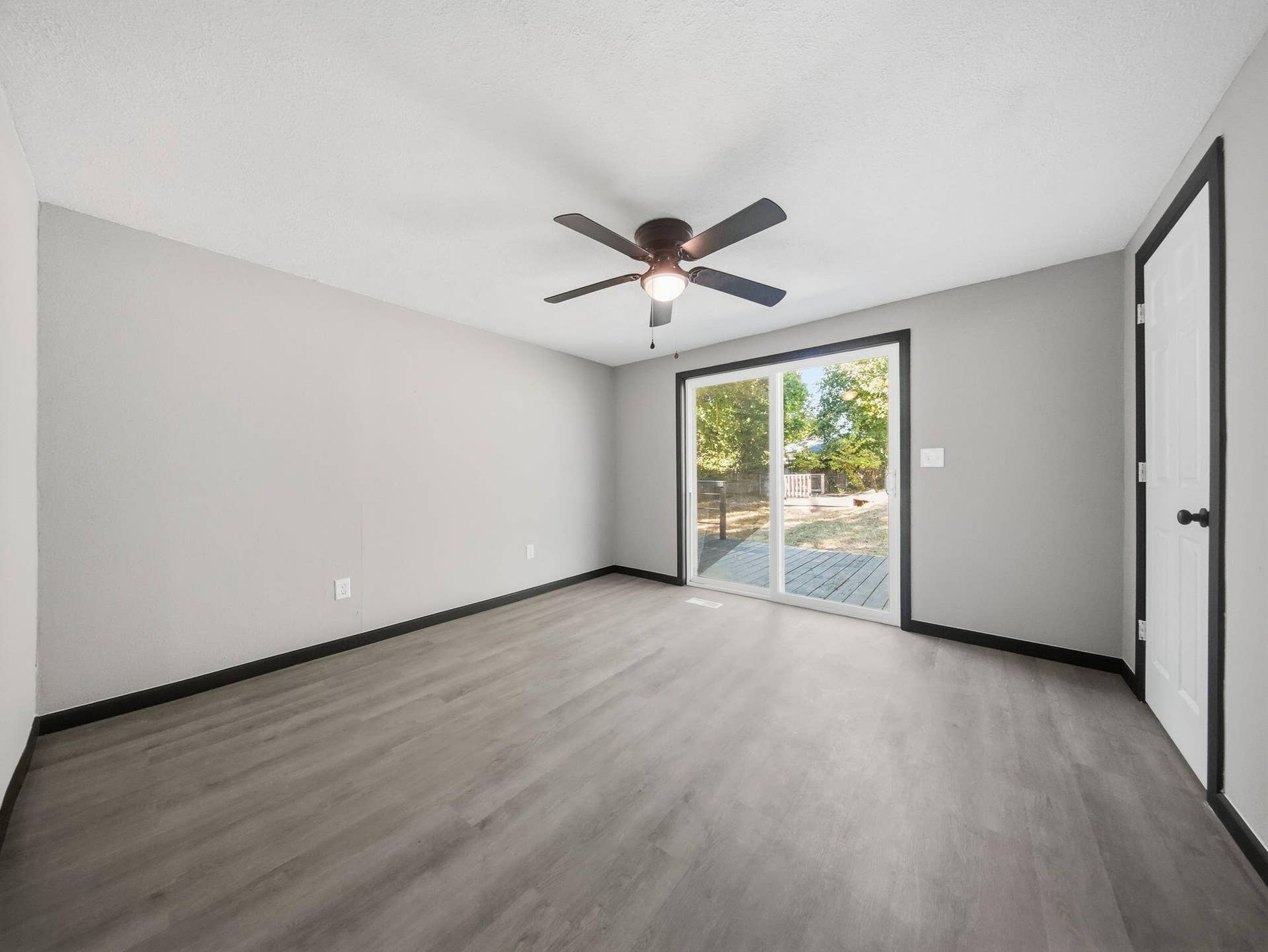 19-web-or-mls-15 - Primary Bedroom - Pat
