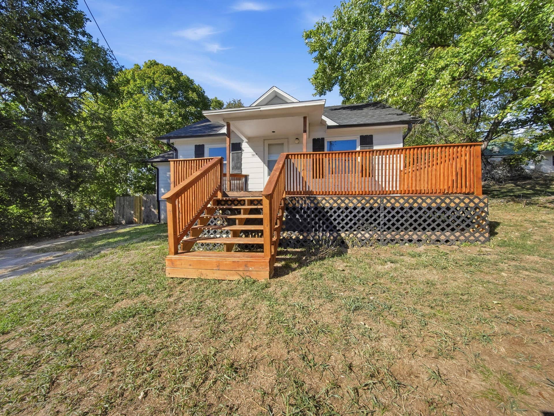 6-web-or-mls-04 - Front Exterior - Porch
