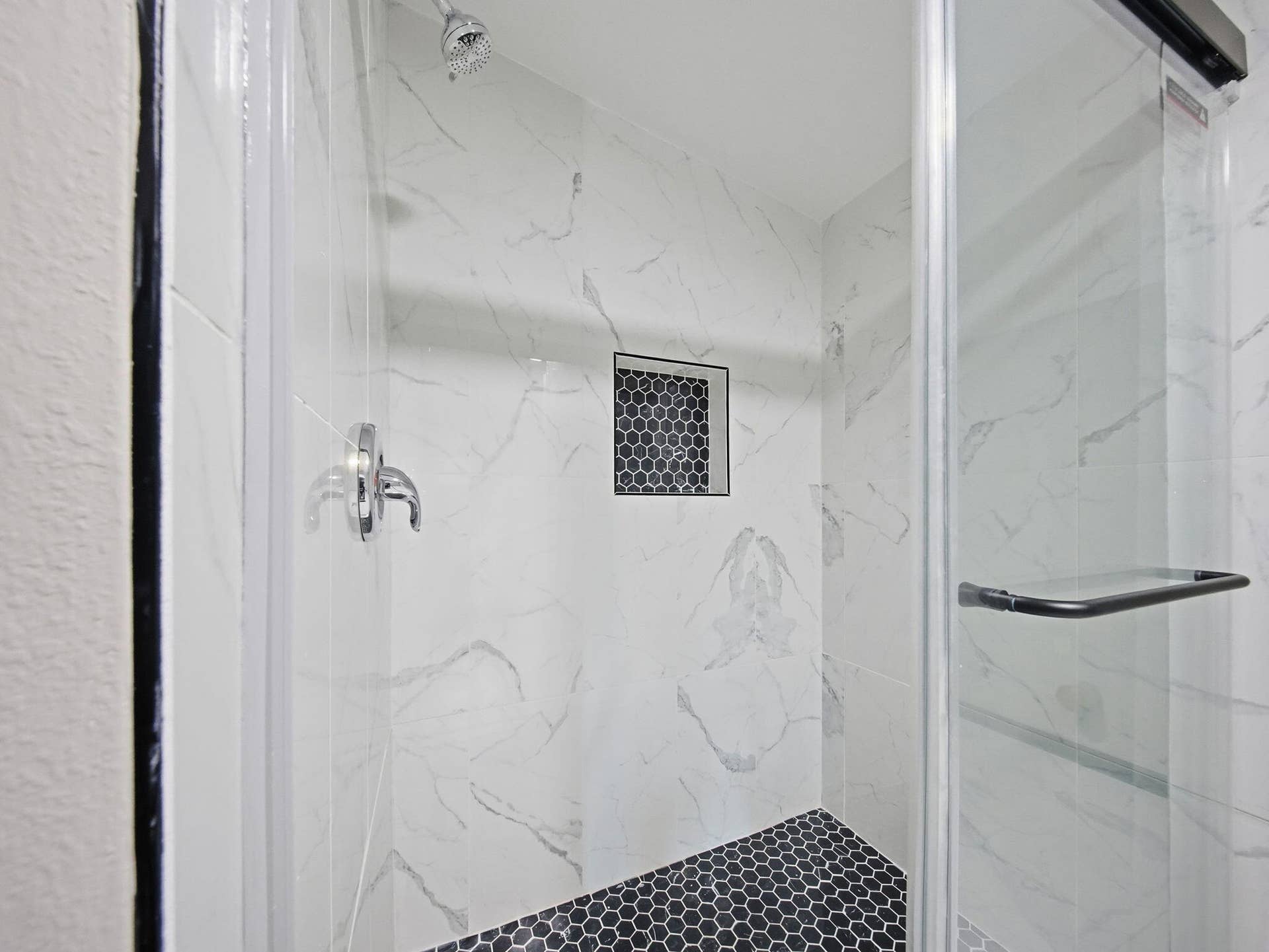 23-web-or-mls-18 - Primary Bathroom - Wa