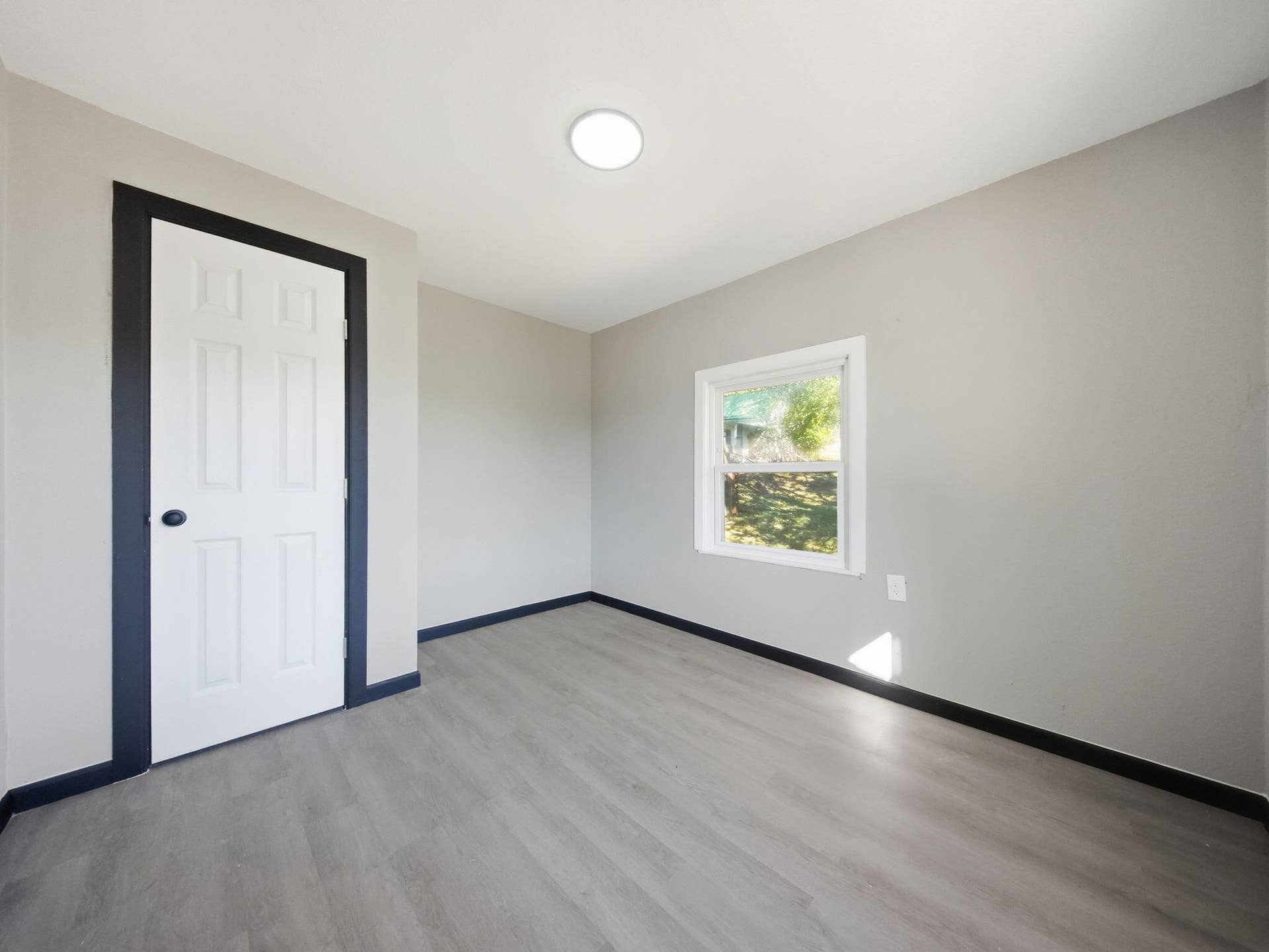 24-web-or-mls-19 - Bedroom 2 - Window an