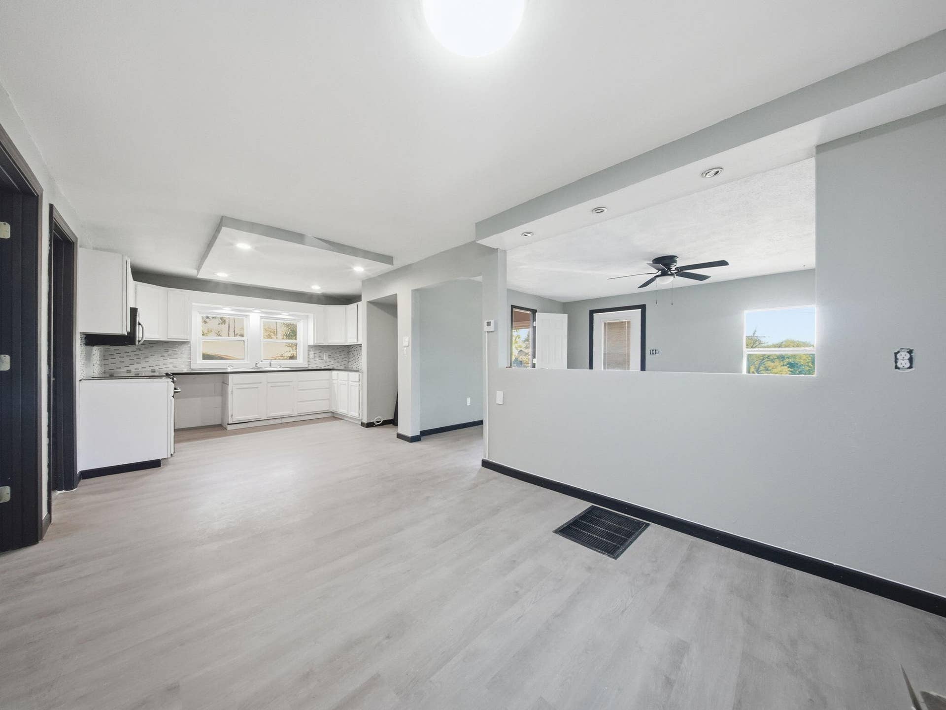 16-web-or-mls-12 - Kitchen - Dining Area