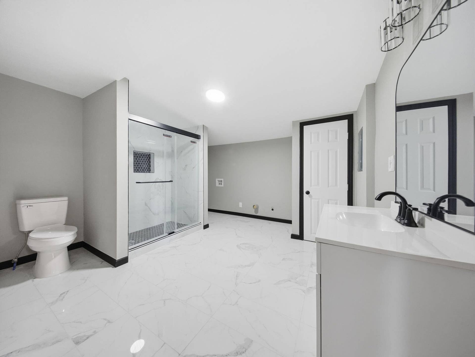 22-web-or-mls-17 - Primary Bathroom - Va
