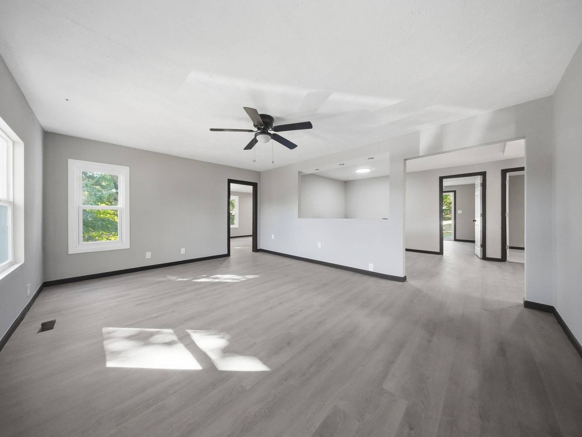10-web-or-mls-08 - Living Room - Kitchen