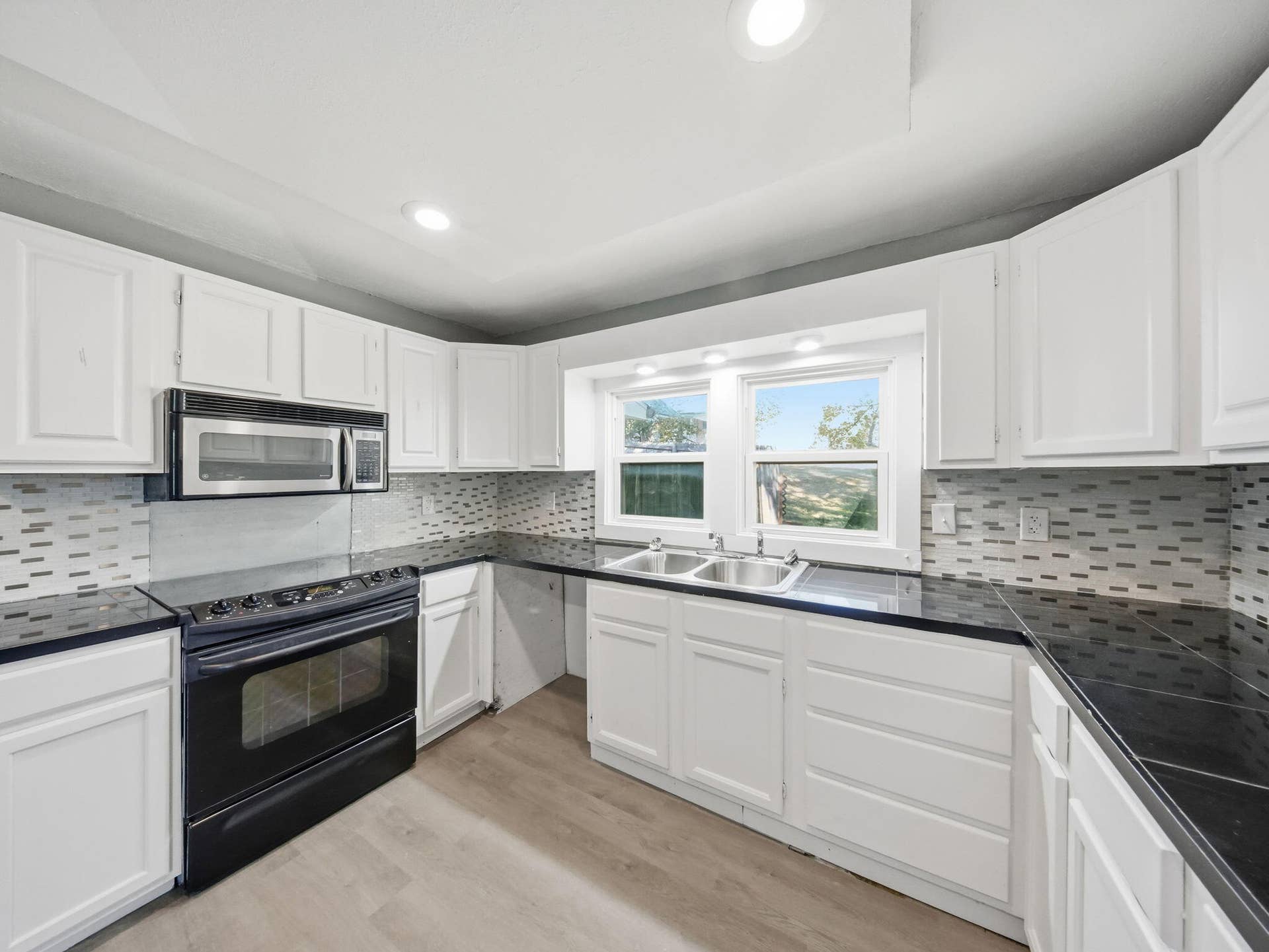18-web-or-mls-14 - Kitchen - Appliances