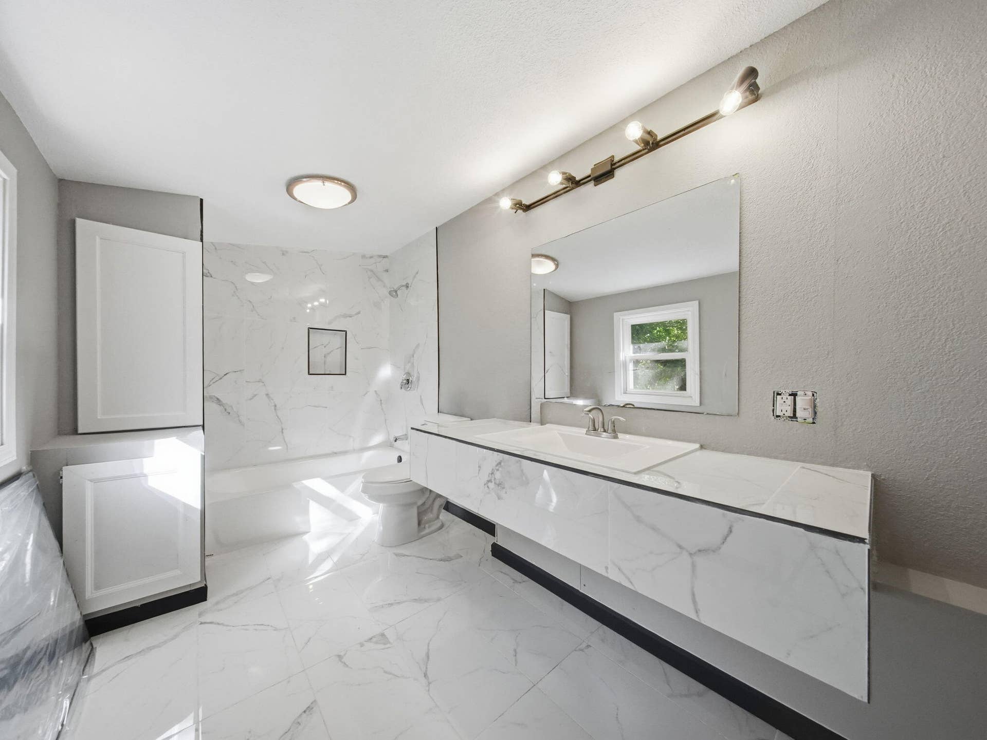 28-web-or-mls-21 - Bathroom 2 - Vanity a