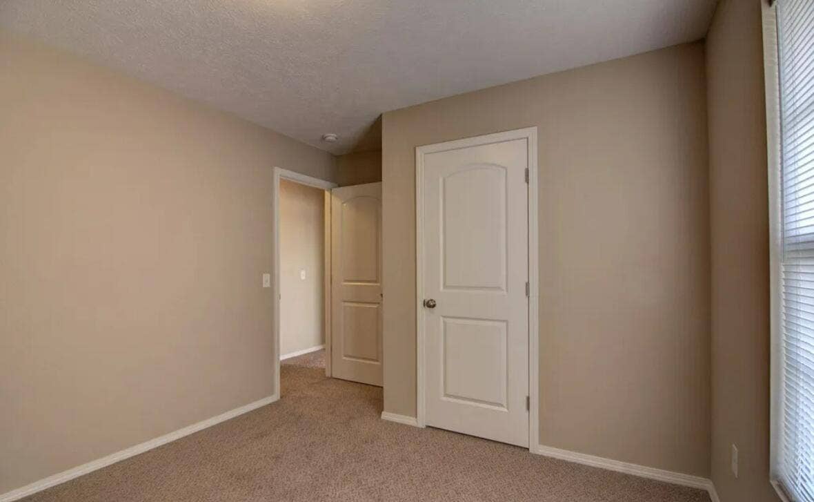 1050 S Strasbourg Avenue, Springfield, MO 65802 Strasbourg 12