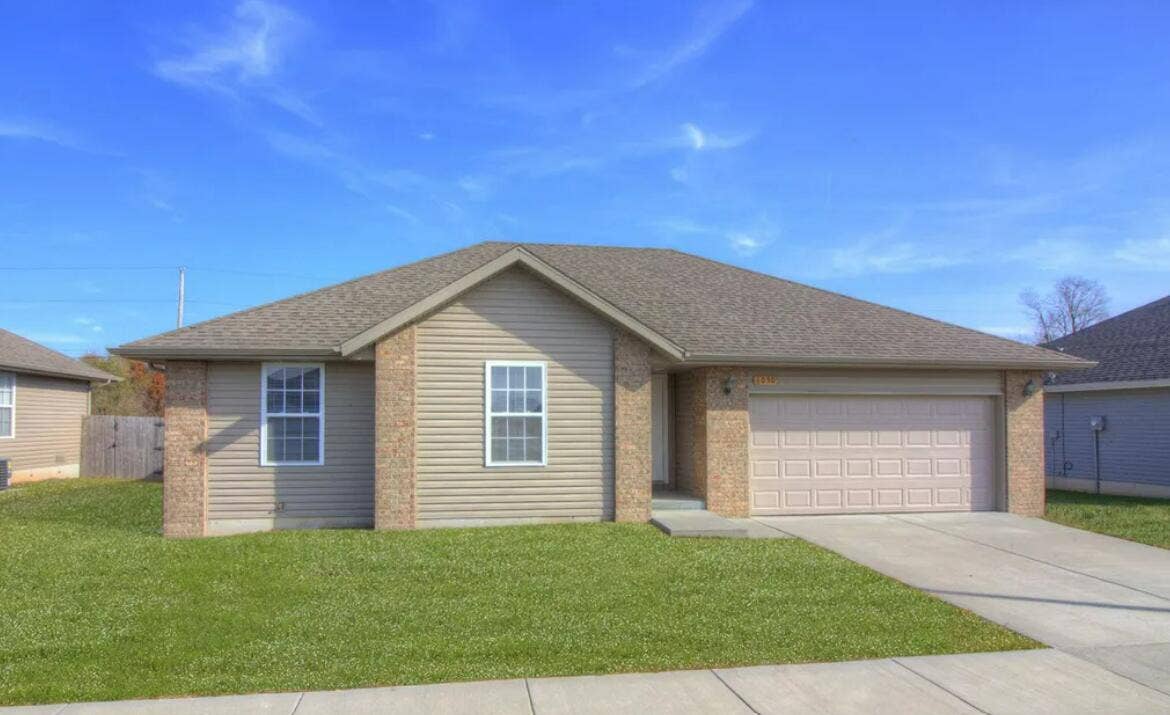 1050 S Strasbourg Avenue, Springfield, MO 65802 Single Family Residence