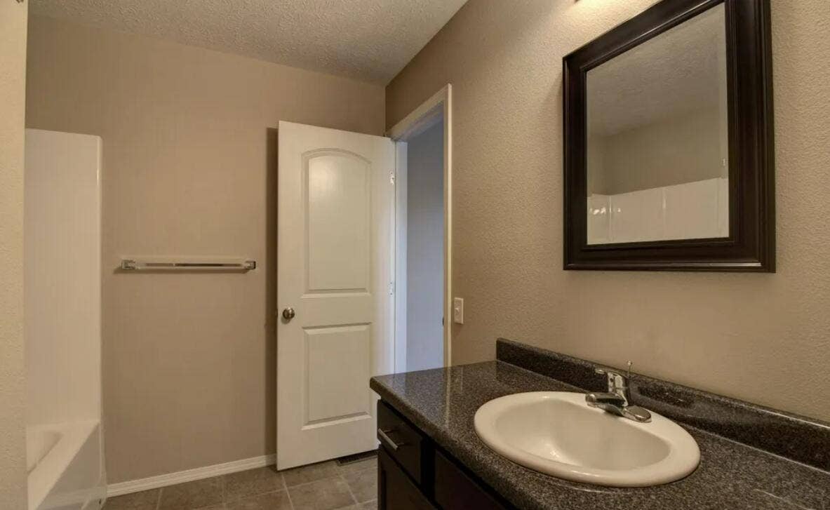 1050 S Strasbourg Avenue, Springfield, MO 65802 Strasbourg 10
