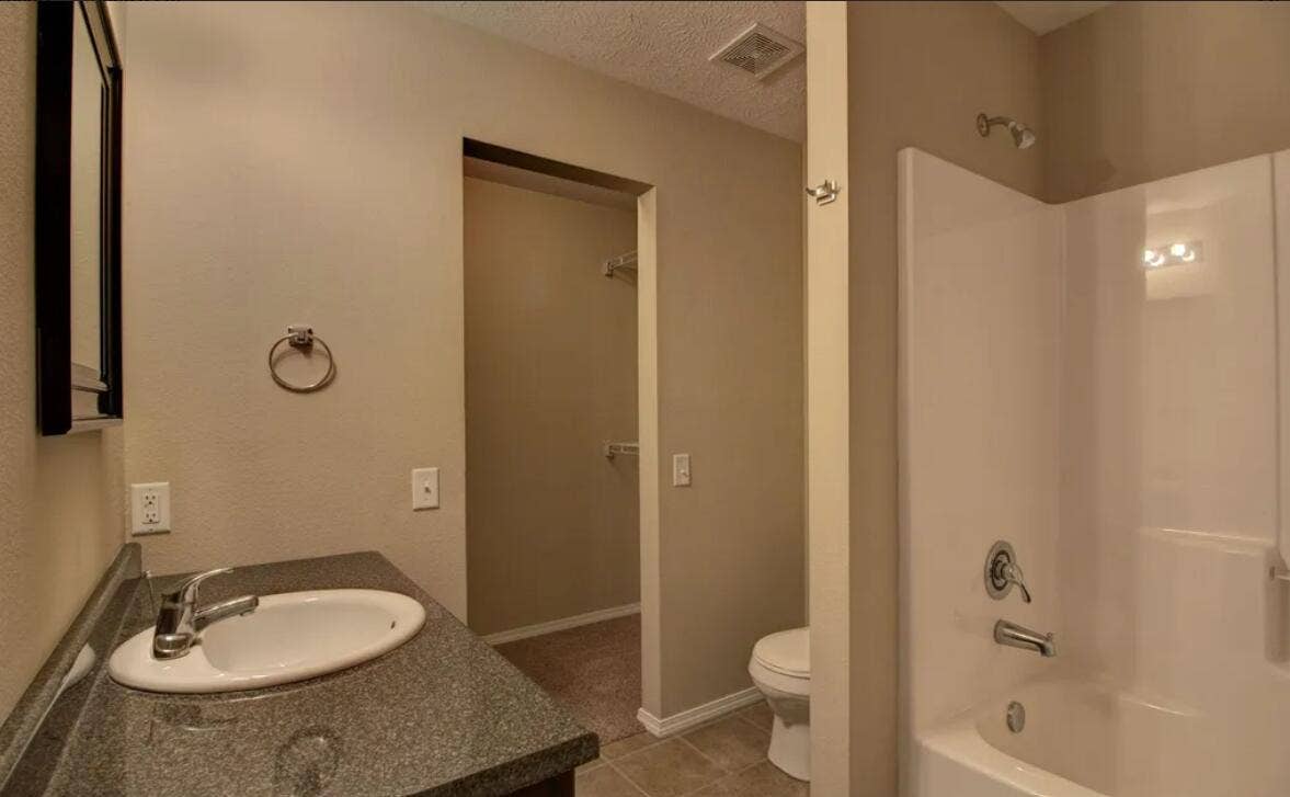 1050 S Strasbourg Avenue, Springfield, MO 65802 Strasbourg 9