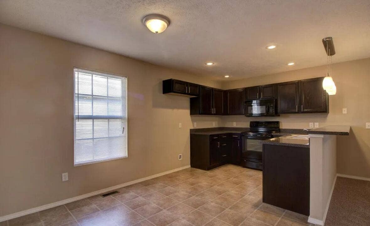 1050 S Strasbourg Avenue, Springfield, MO 65802 Strasbourg 6