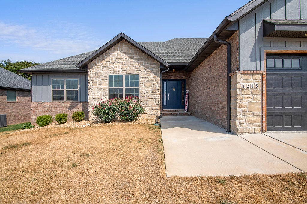 1215 W Sage Court, Springfield, MO 65810 DSC_2738